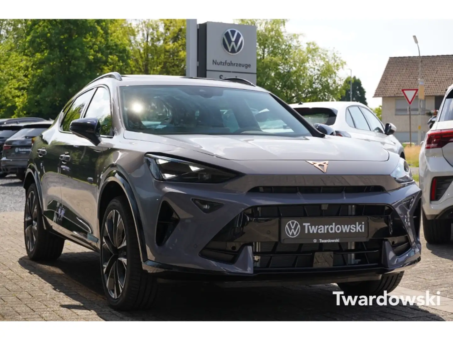 CUPRA Formentor 2.0 TDI Edge PANO MEMORY AHK APP SHZ ACC Grau - 1
