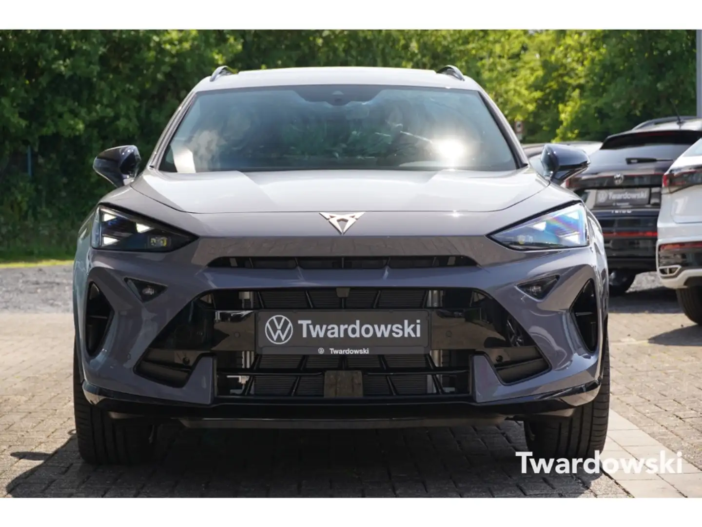CUPRA Formentor 2.0 TDI Edge PANO MEMORY AHK APP SHZ ACC Grau - 2