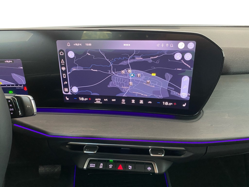 Audi Q3 SUV e-hybrid 200 kW S line AHK+RFK+ACC+MATRIX+P... — photo 10