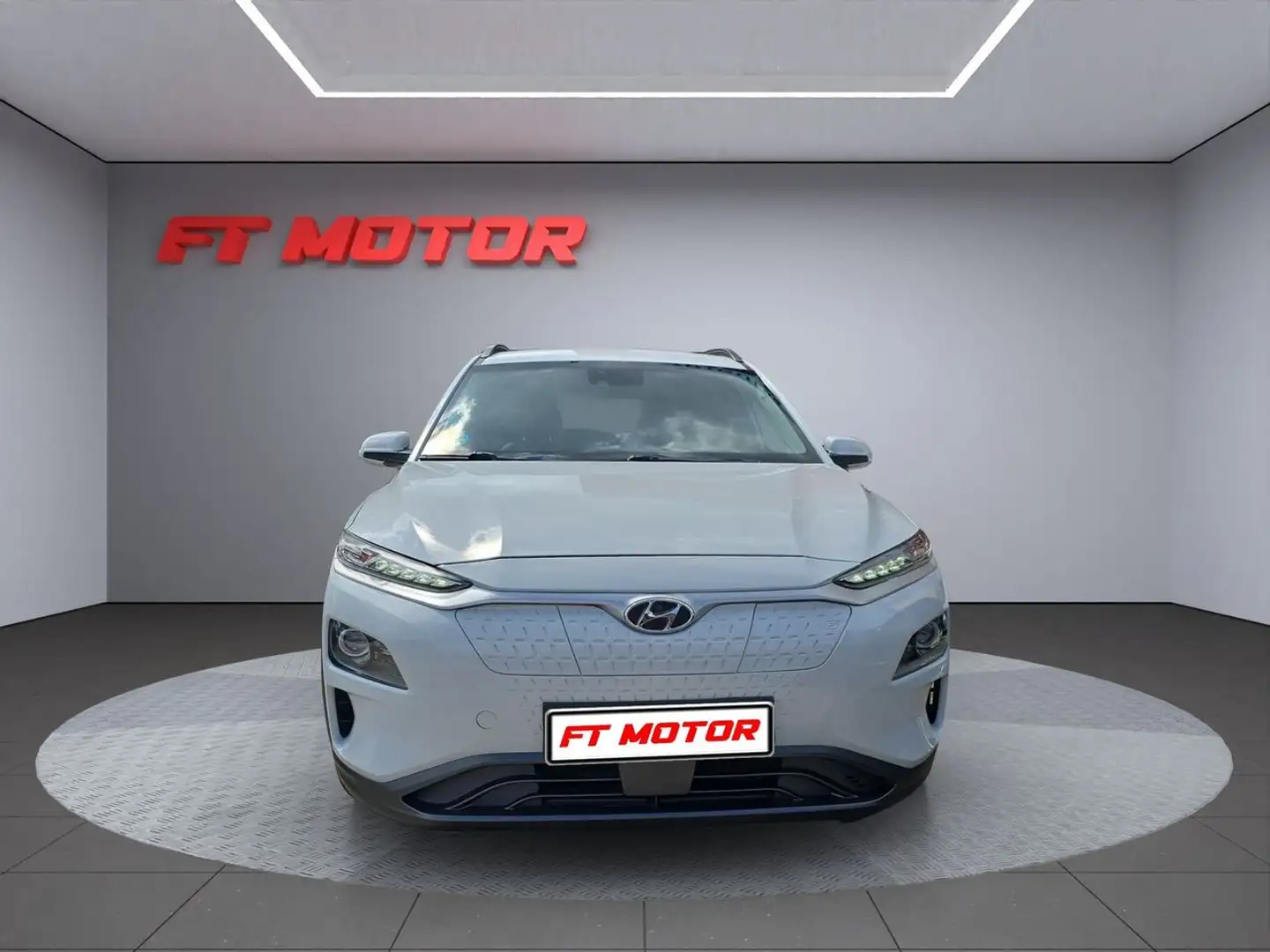 Hyundai KONA EV Tecno 484 150kW Blanco - 2