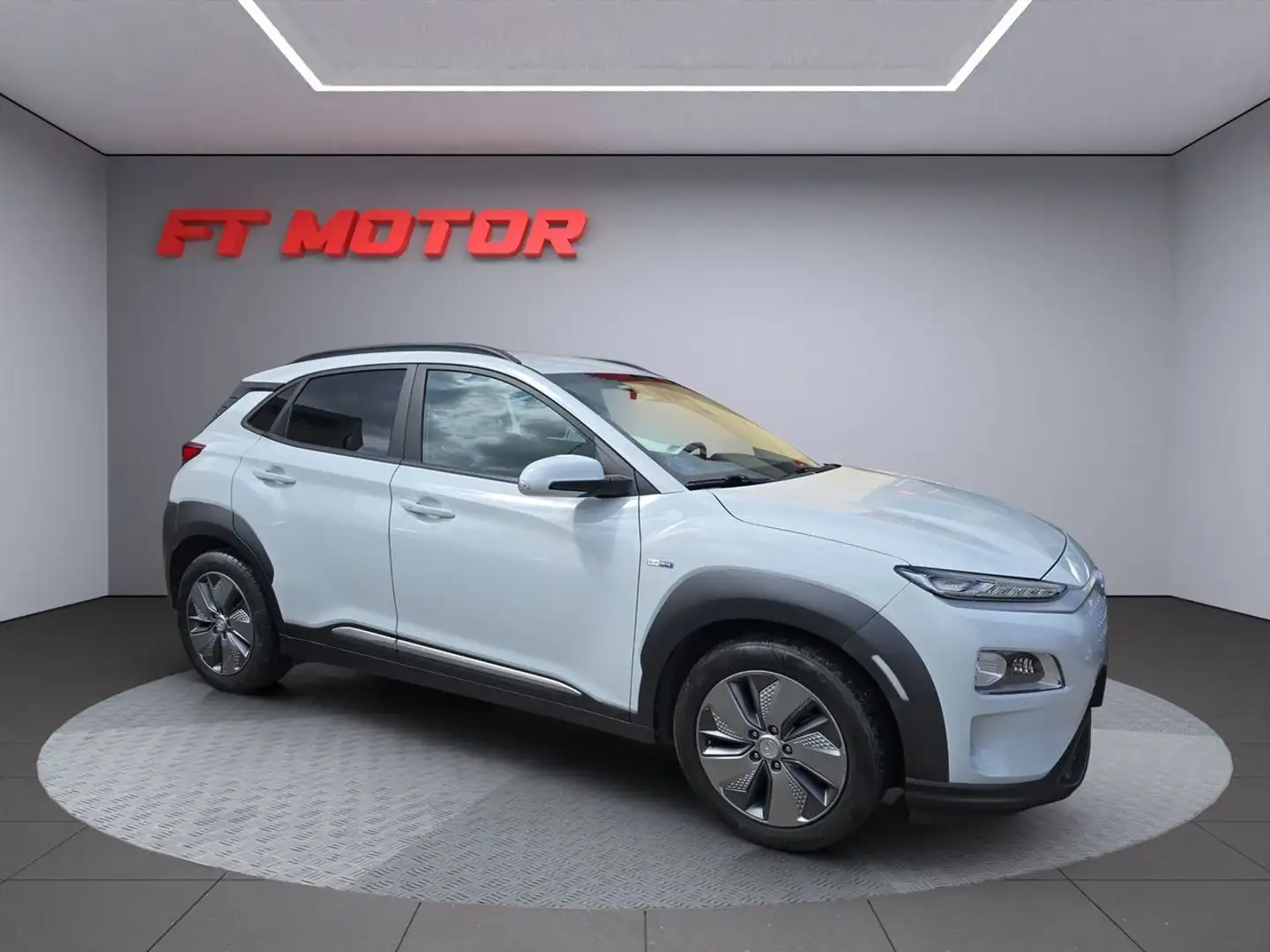 Hyundai KONA EV Tecno 484 150kW Blanco - 1