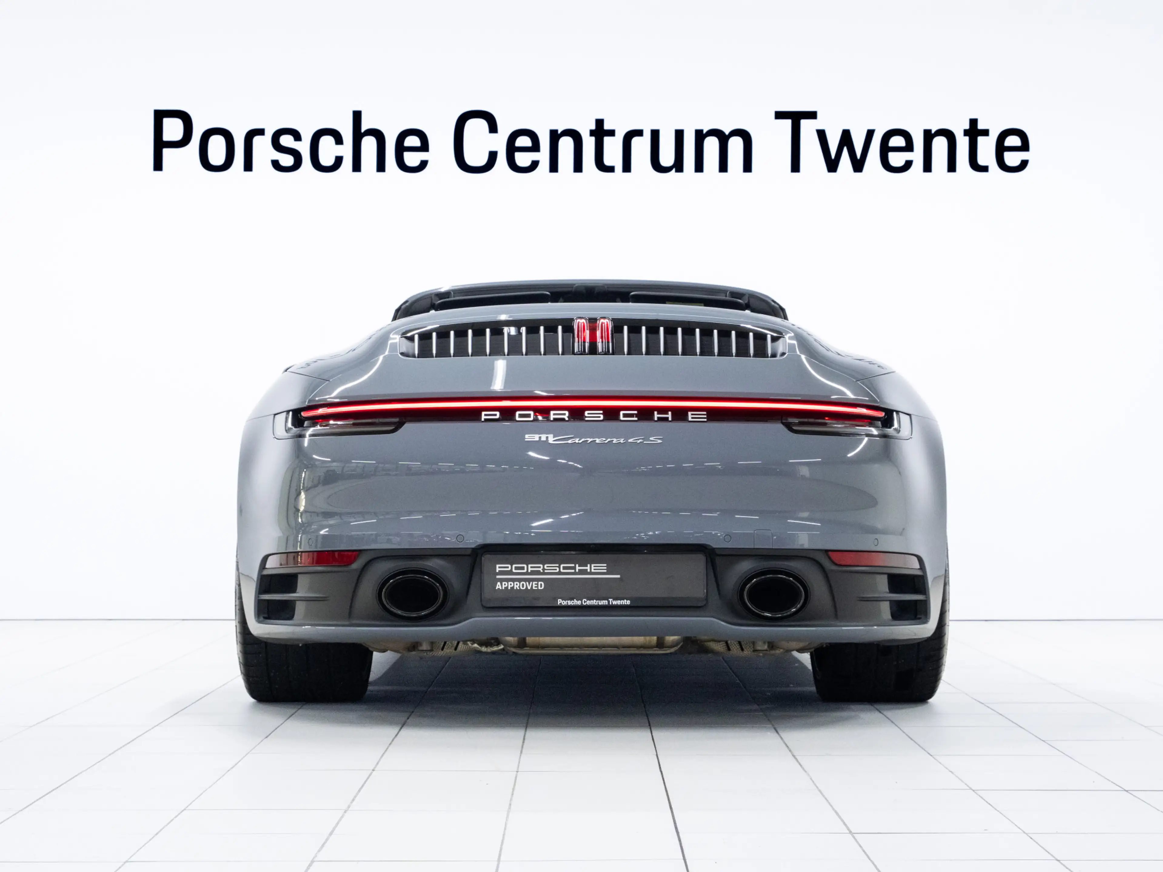 Porsche 992 Carrera 4S Cabriolet — photo 4
