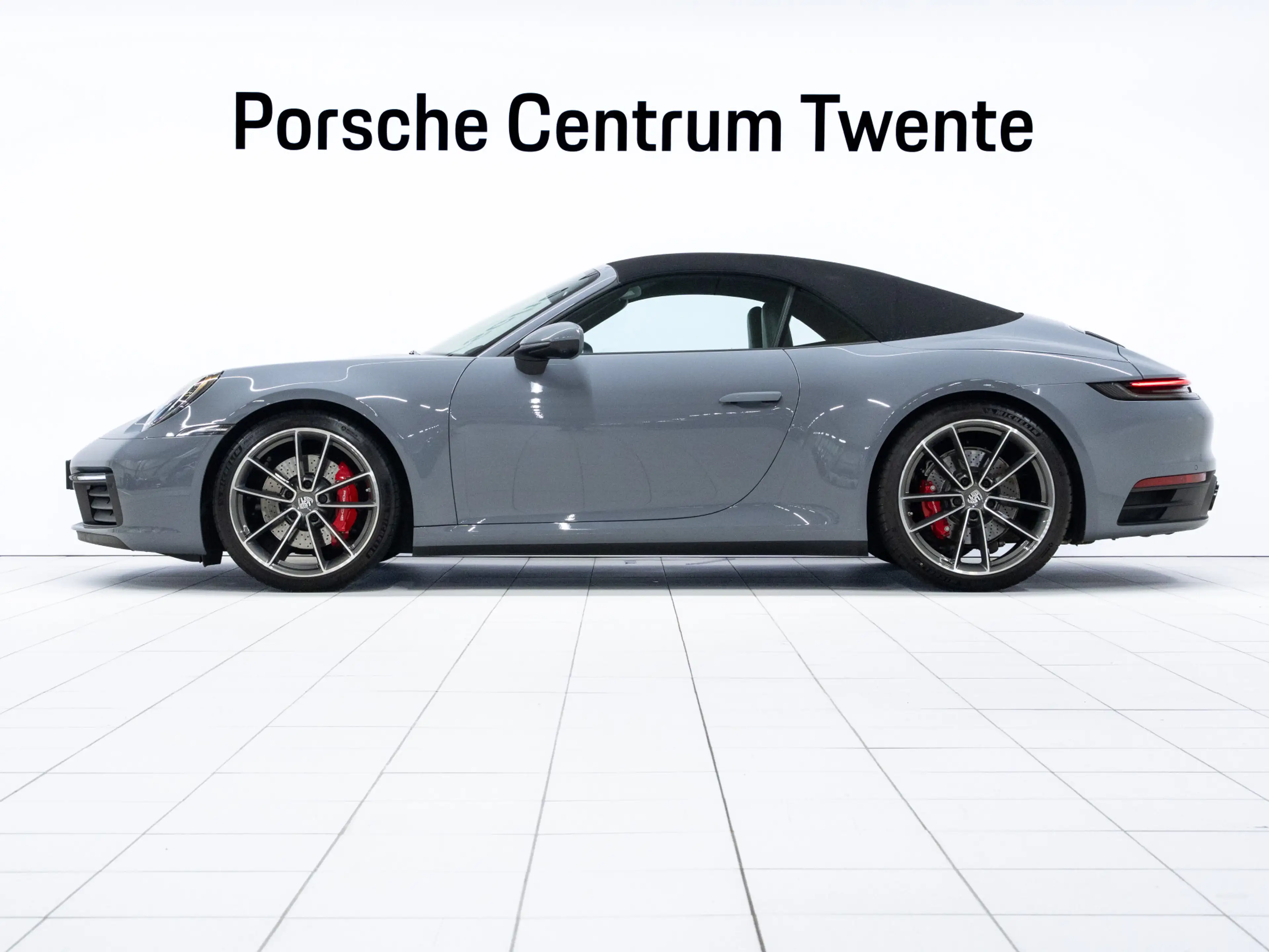 Porsche 992 Carrera 4S Cabriolet — photo 6