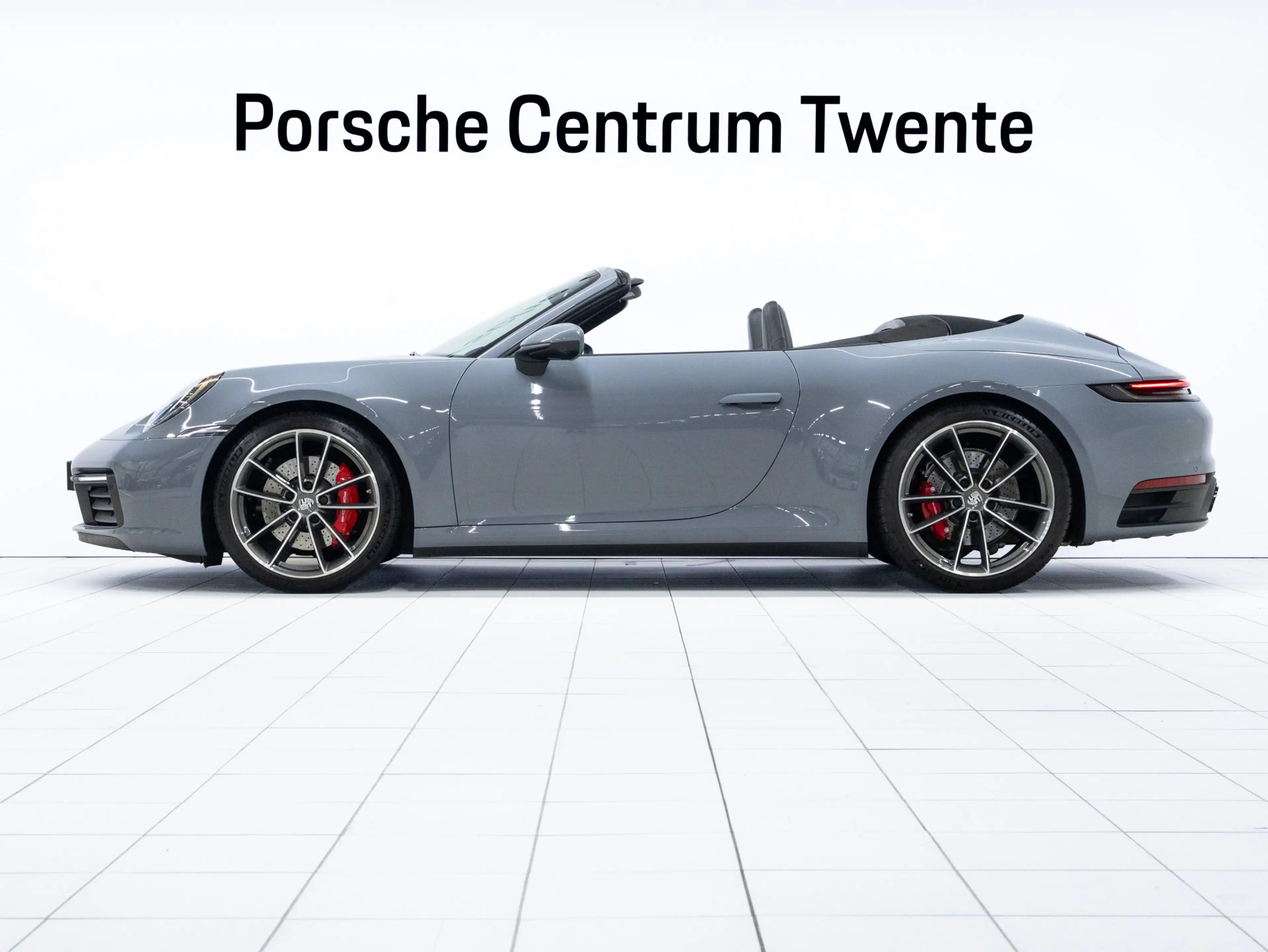 Porsche 992 Carrera 4S Cabriolet — photo 5