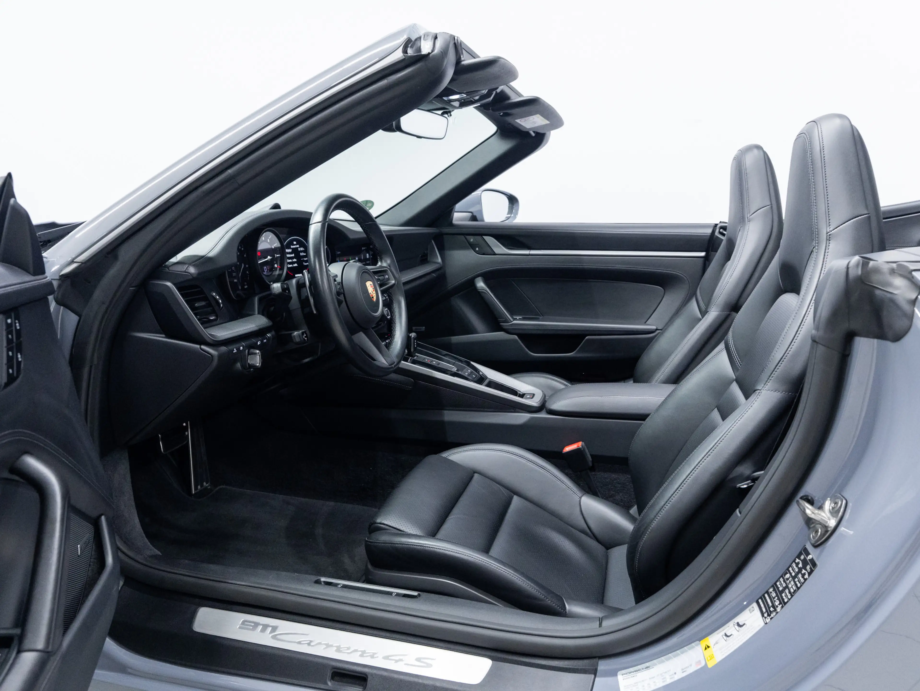 Porsche 992 Carrera 4S Cabriolet — photo 8