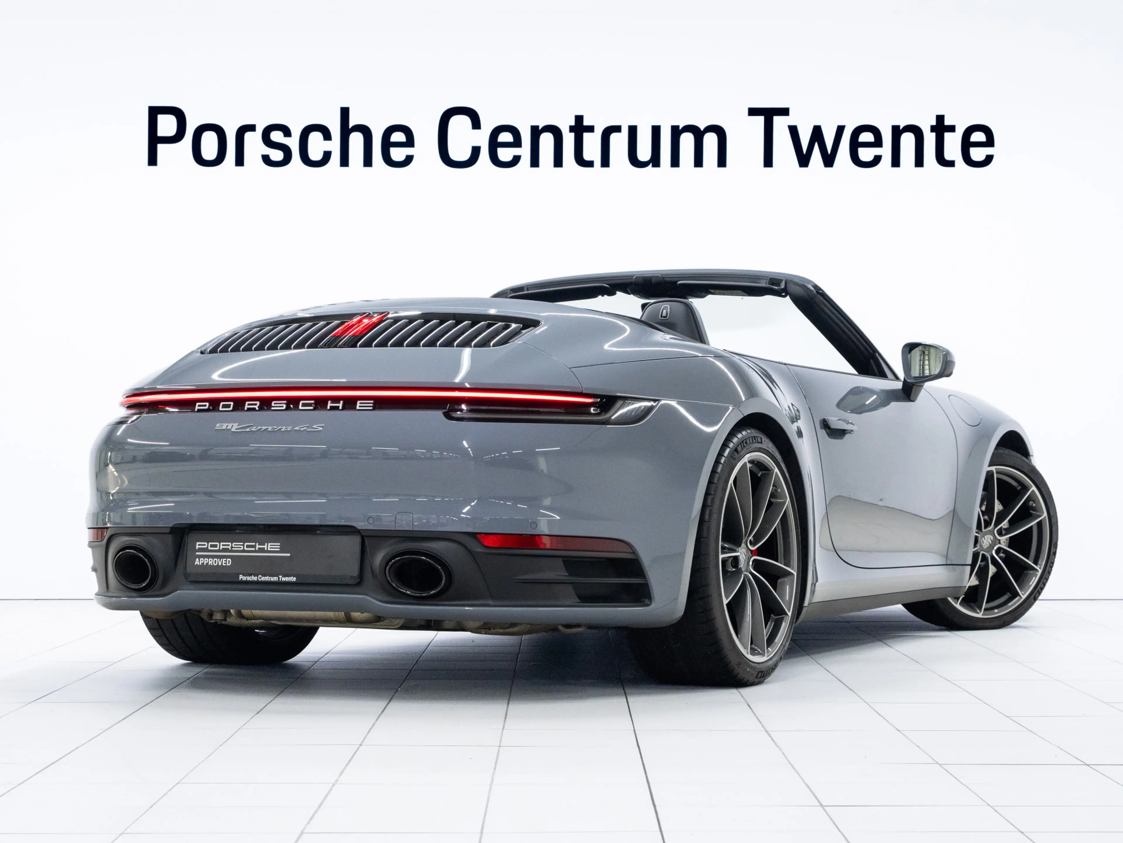 Porsche 992 Carrera 4S Cabriolet — photo 3