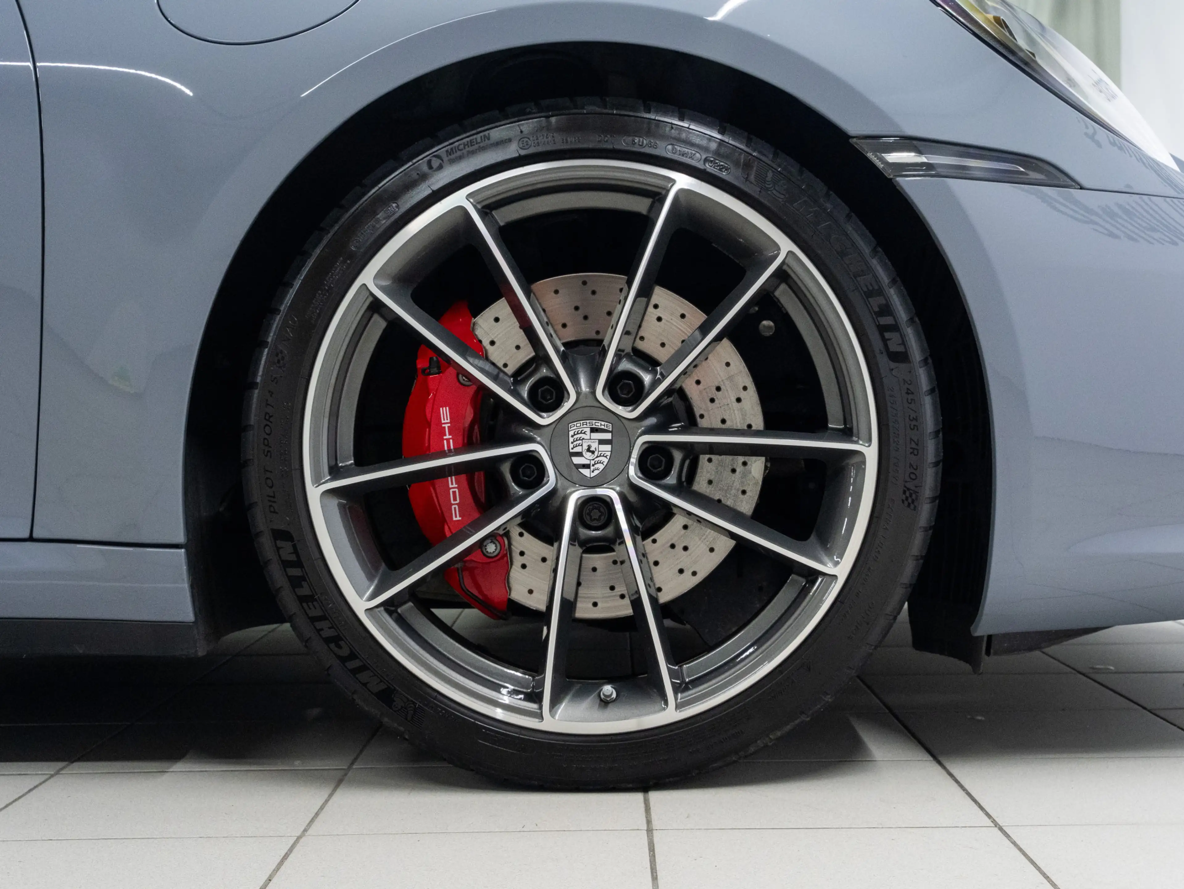 Porsche 992 Carrera 4S Cabriolet — photo 10