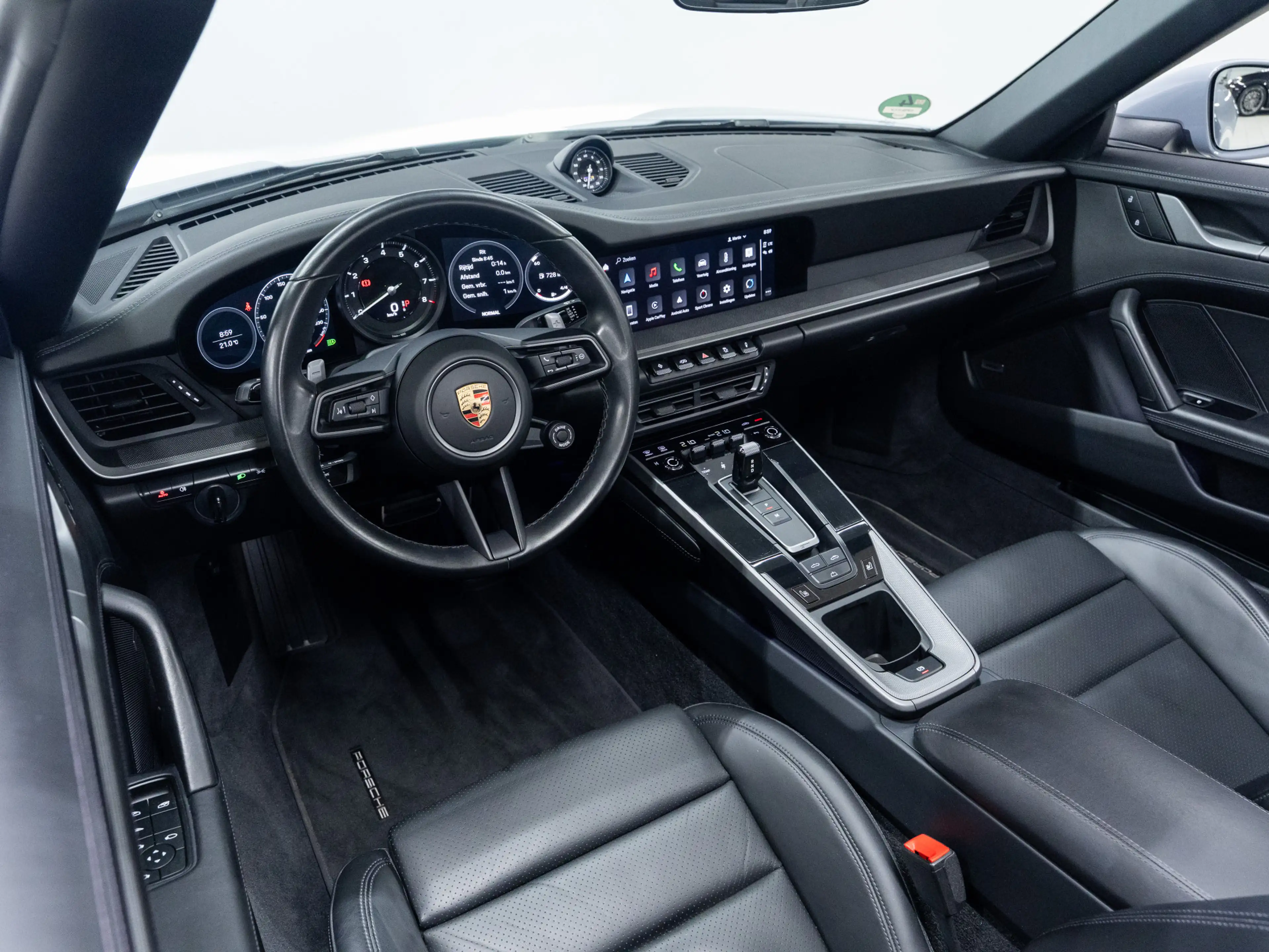 Porsche 992 Carrera 4S Cabriolet — photo 9