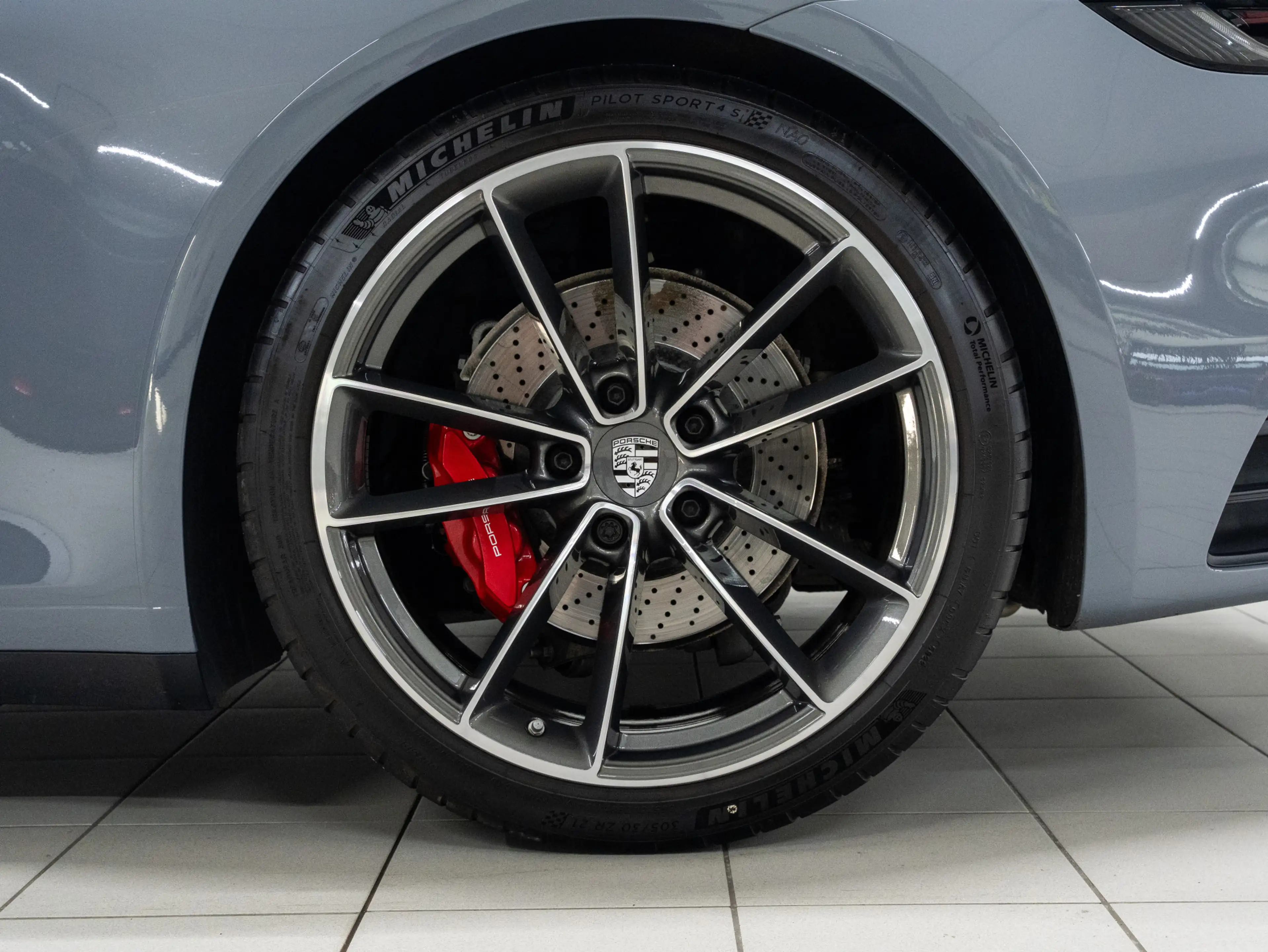 Porsche 992 Carrera 4S Cabriolet — photo 12