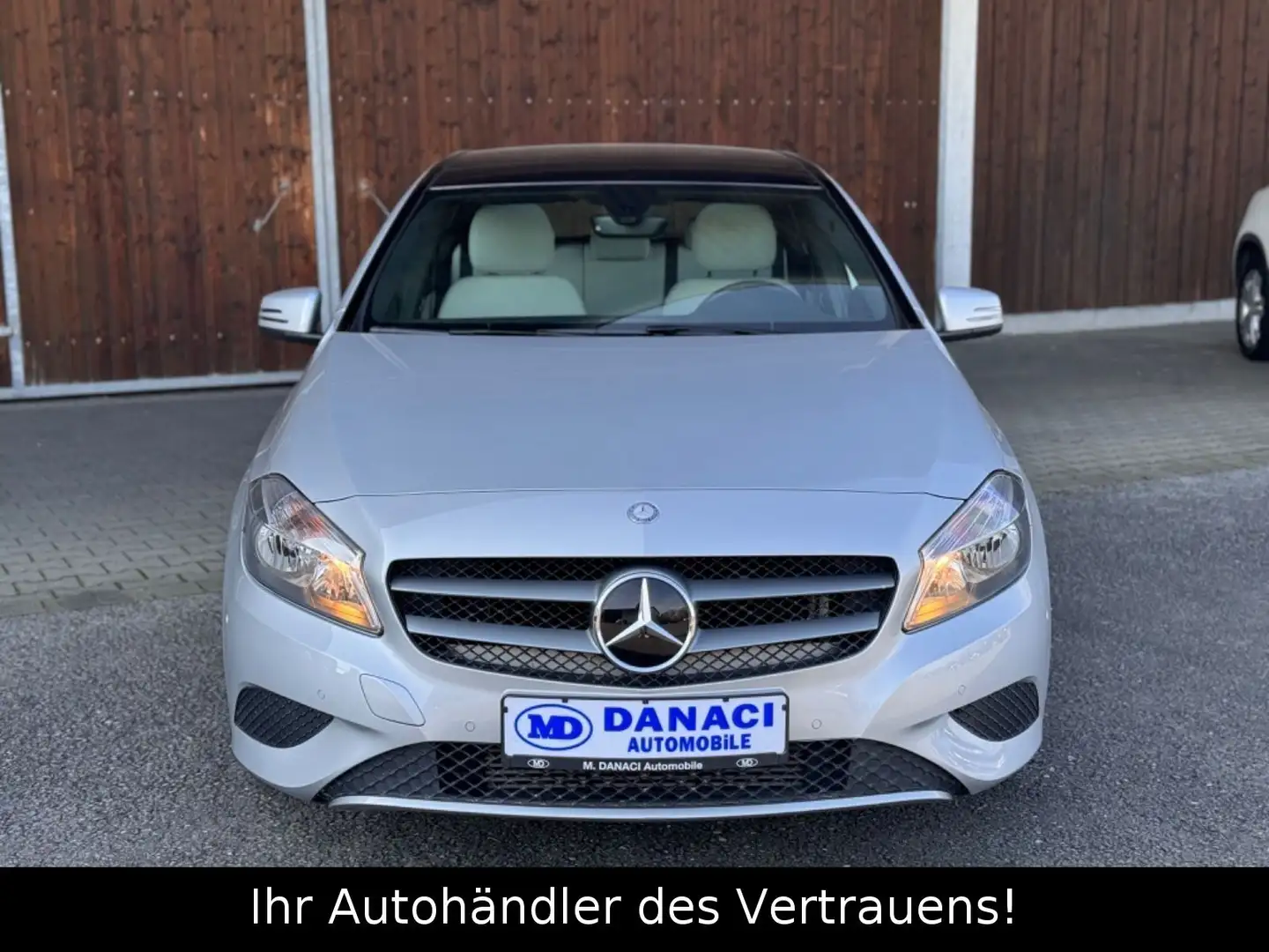Mercedes-Benz A 180 Automatik-Pano-SHZ-PDC-8Fach Bereift/1.Hnd Argento - 2