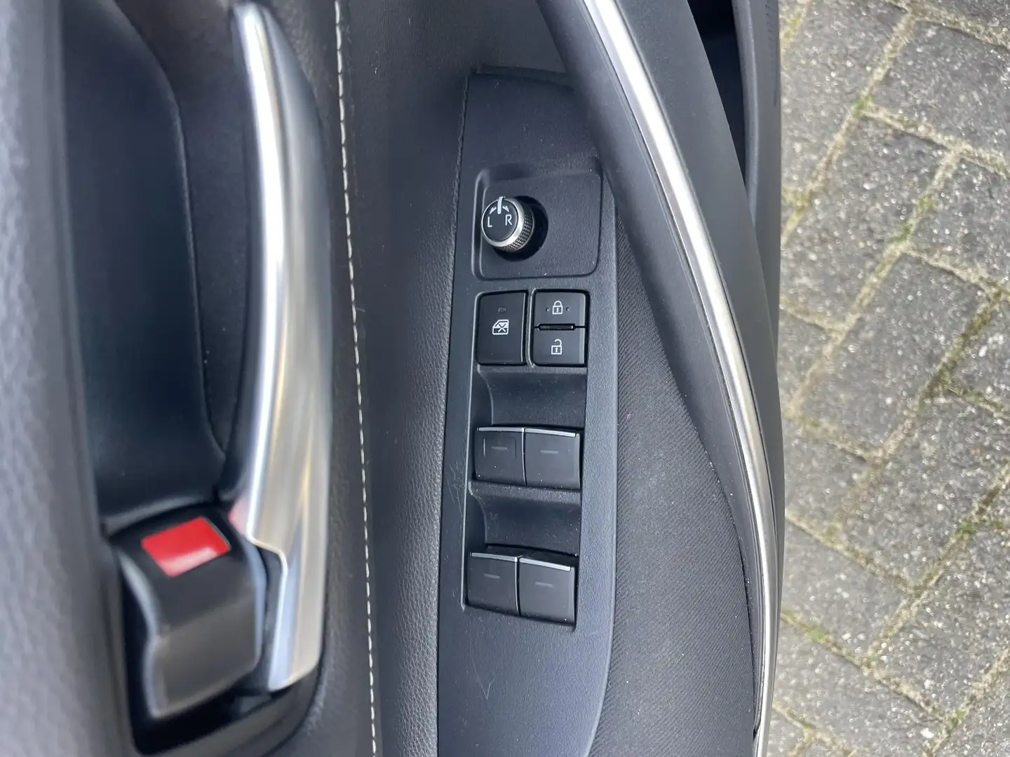 Toyota Corolla 1.8 Hybrid Active | trekhaak | Org NL en Dealerond Gris - 2