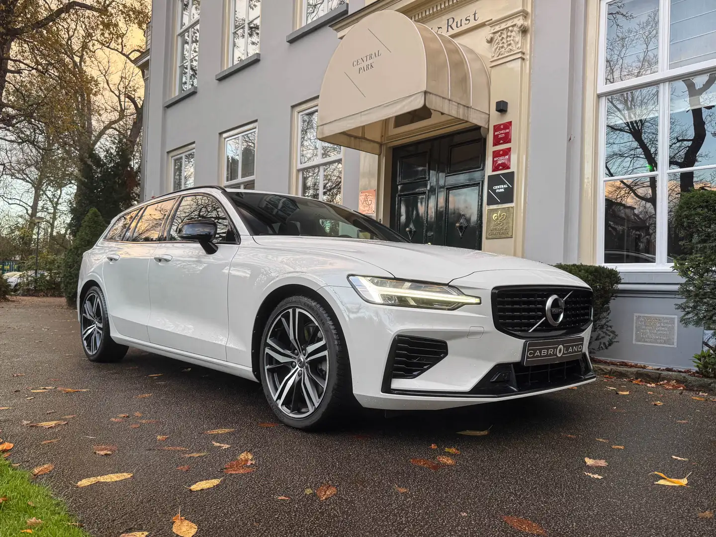 Volvo V60 2.0 T6 Recharge AWD R-Design, Memory Weiß - 1