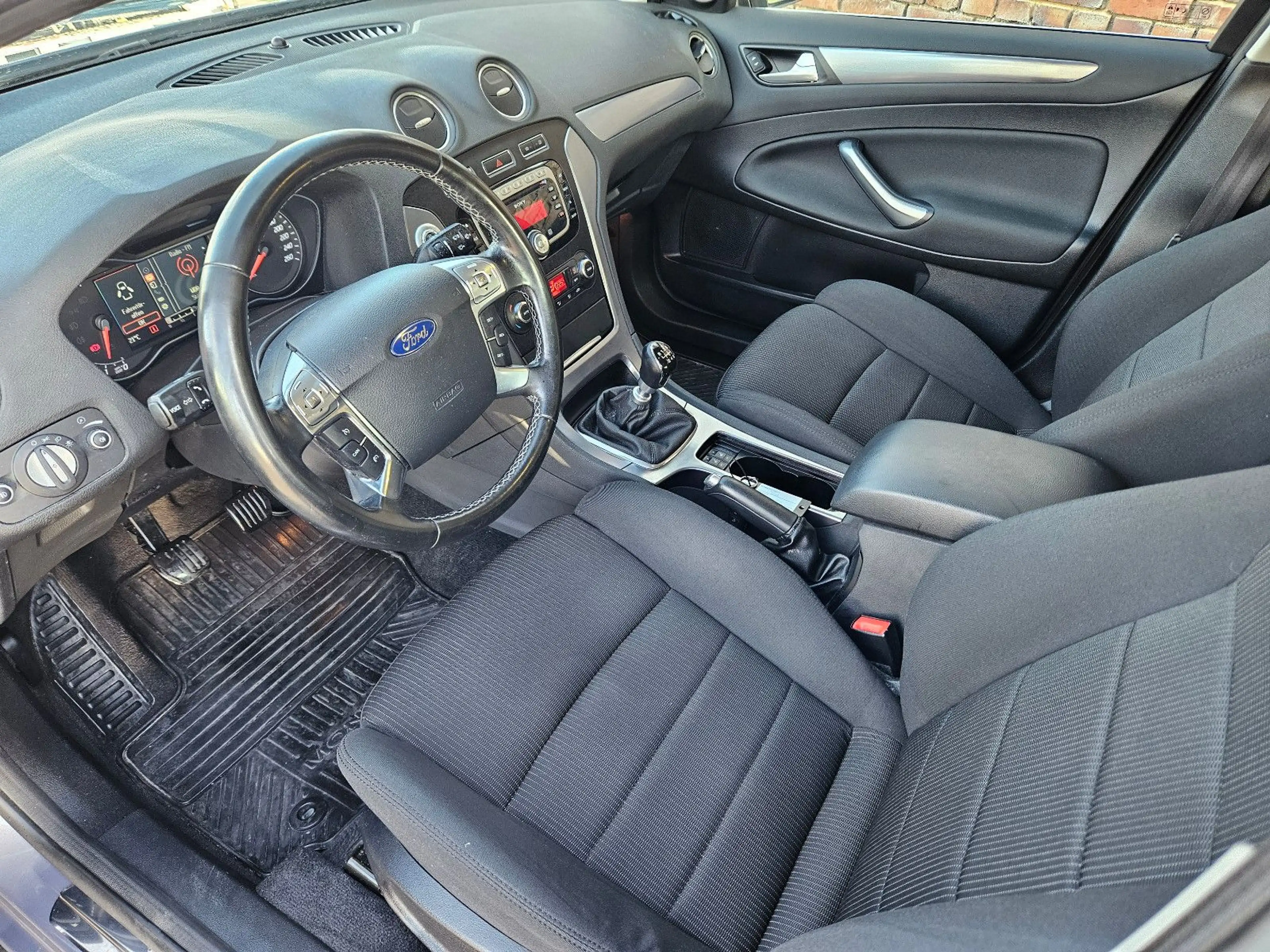 Ford Mondeo Turnier Titanium 1 Hand — photo 11