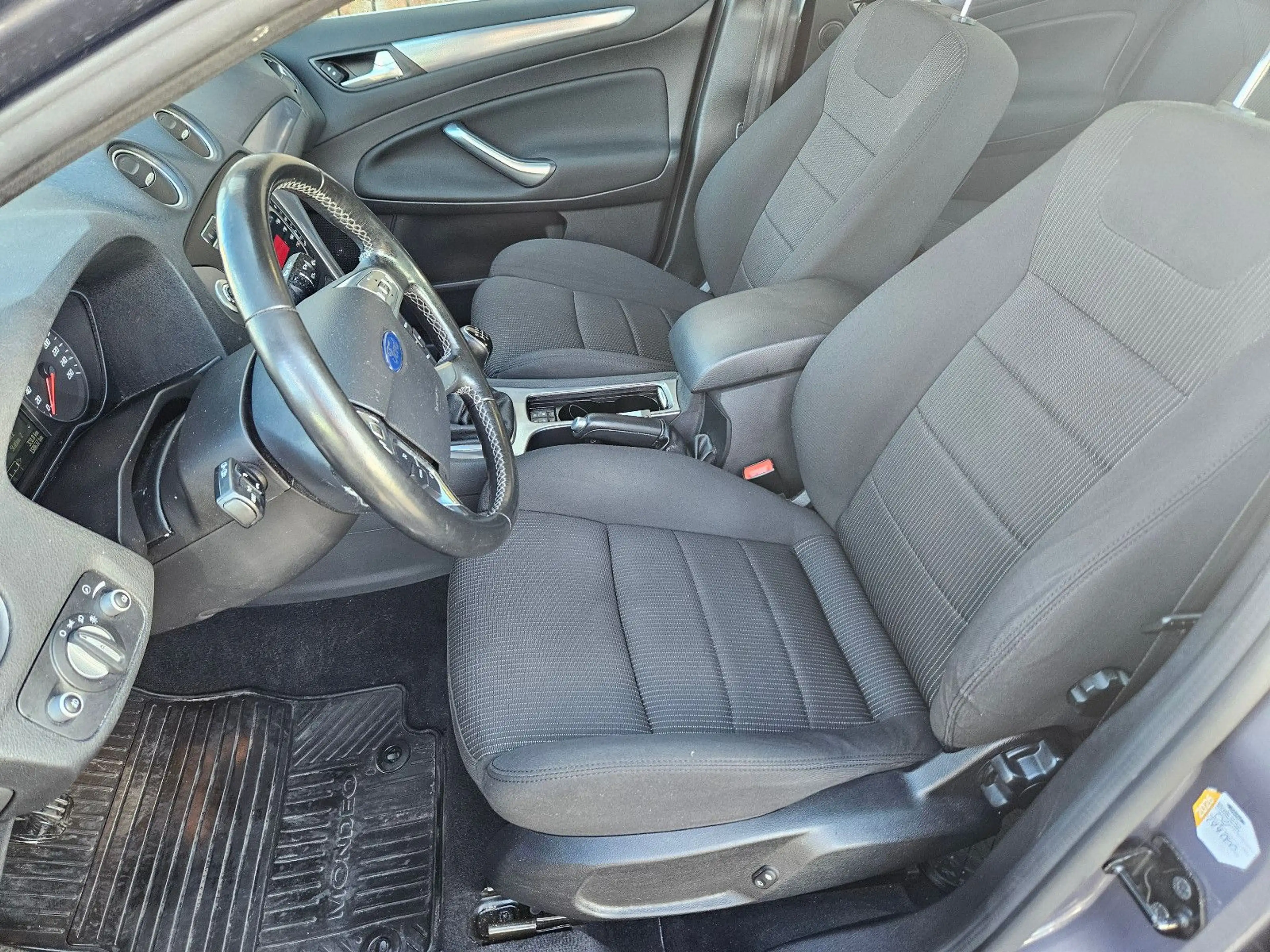Ford Mondeo Turnier Titanium 1 Hand — photo 12