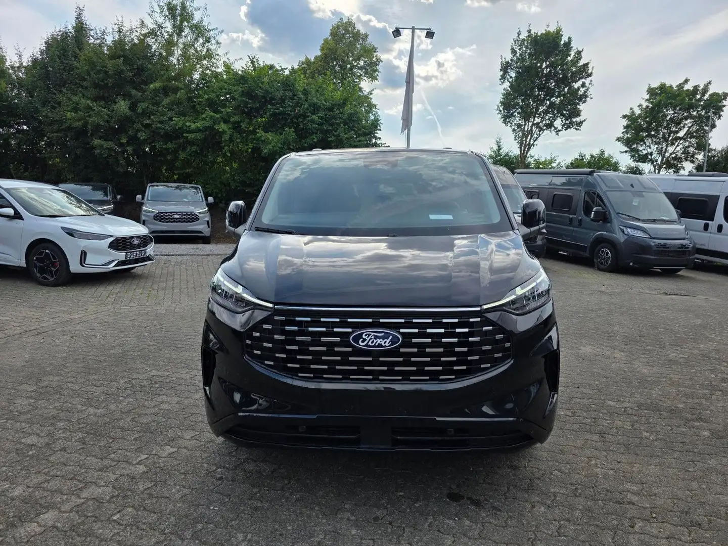 Ford Tourneo Custom Titanium x  L2 AWD autom. 360 ° Schwarz - 2