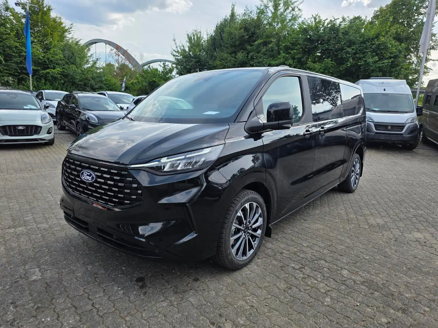 Ford Tourneo Custom Titanium x  L2 AWD autom. 360 ° Schwarz - 1