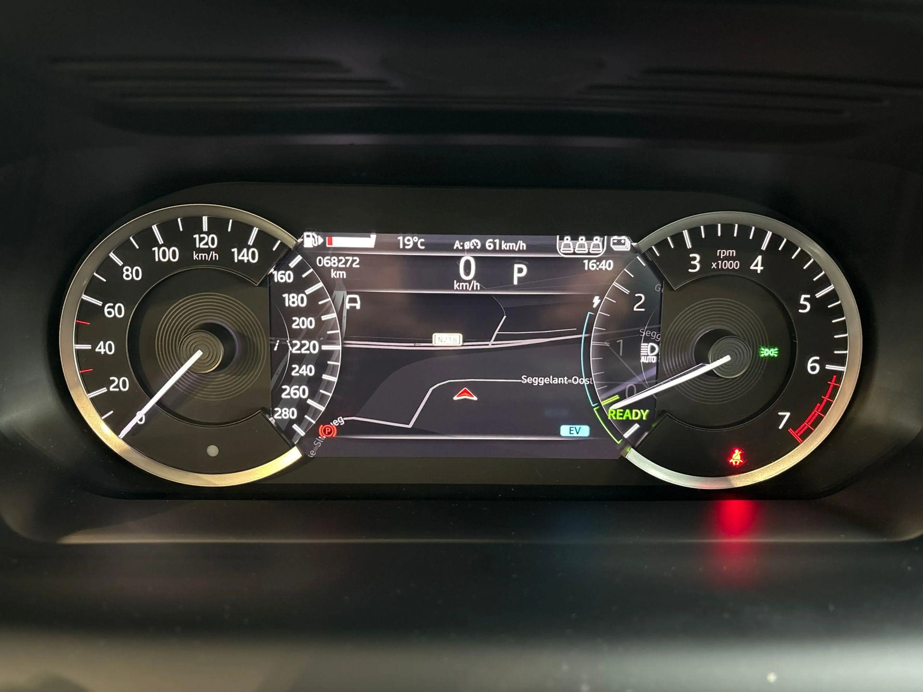 Land Rover Discovery Sport P300e R-DYNAMIC SE — photo 18