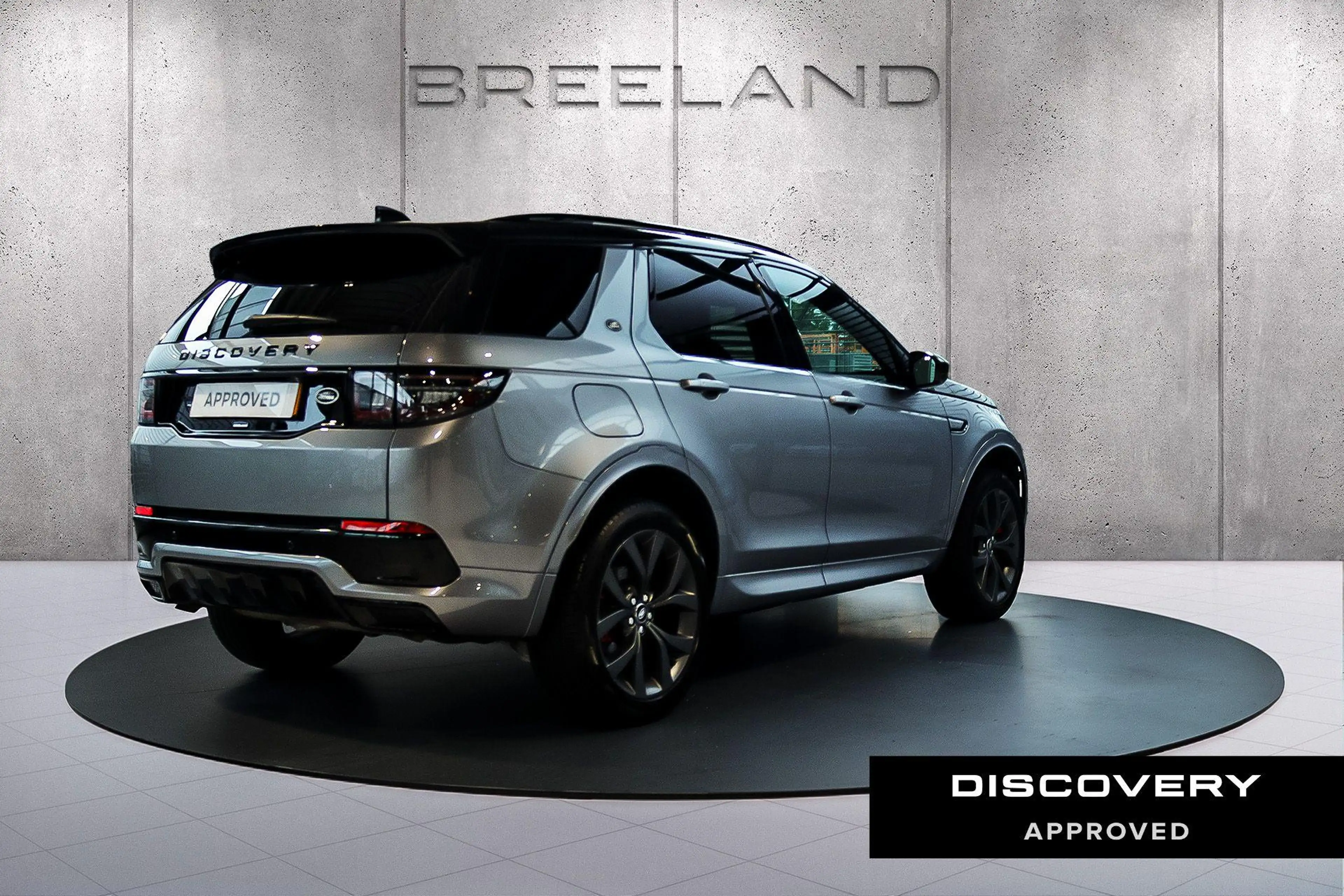 Land Rover Discovery Sport P300e R-DYNAMIC SE — photo 2