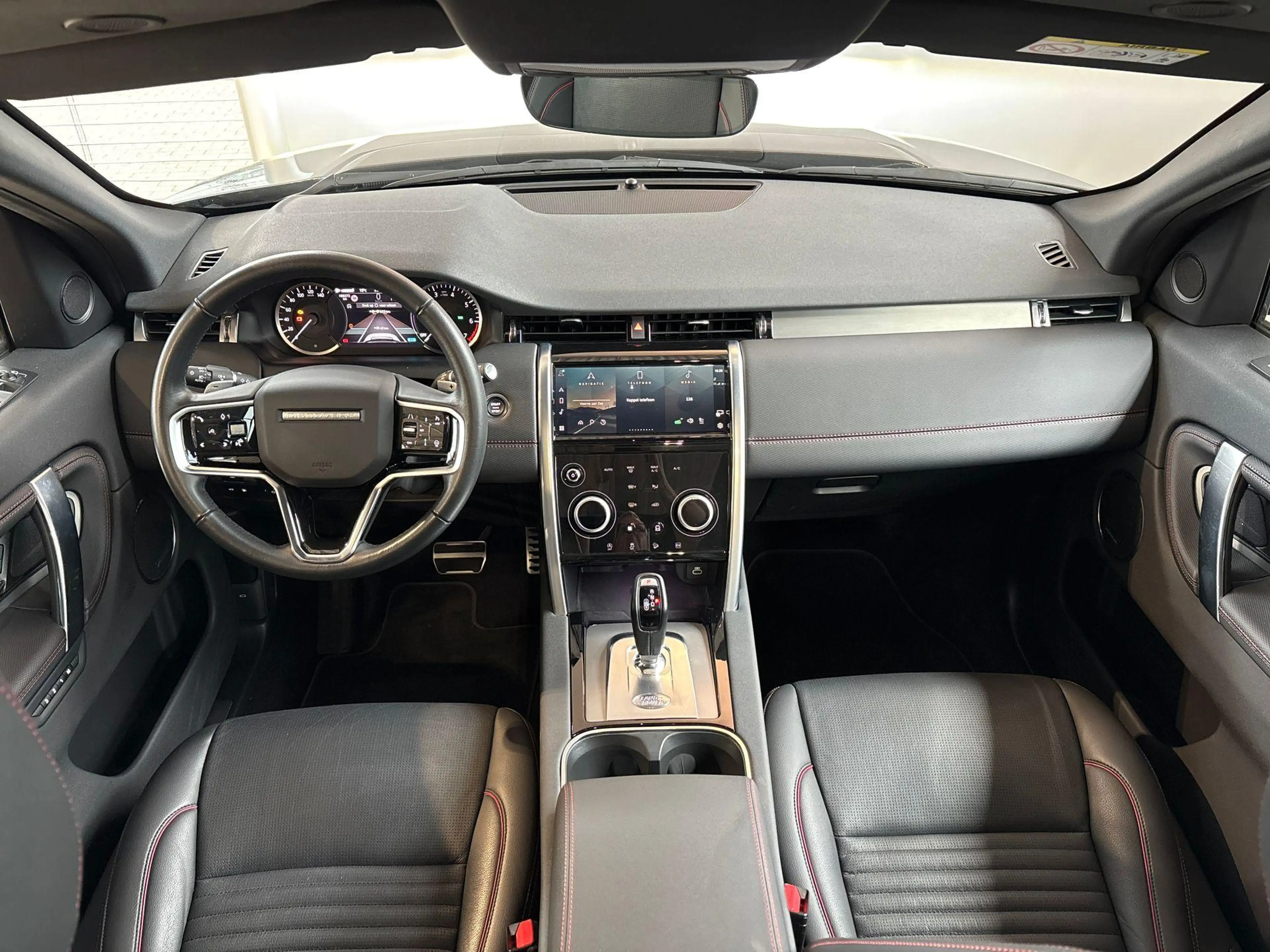 Land Rover Discovery Sport P300e R-DYNAMIC SE — photo 4