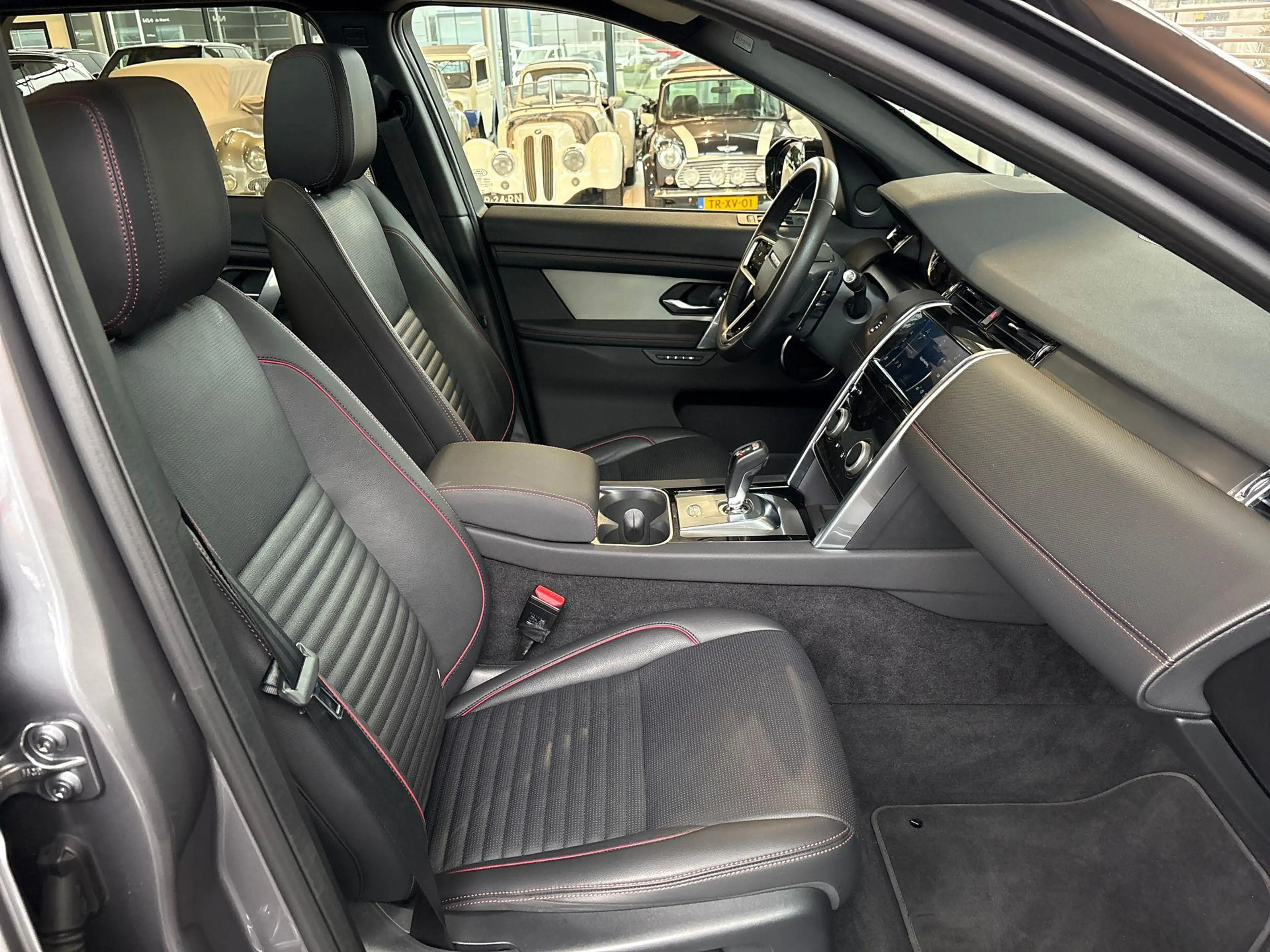 Land Rover Discovery Sport P300e R-DYNAMIC SE — photo 3