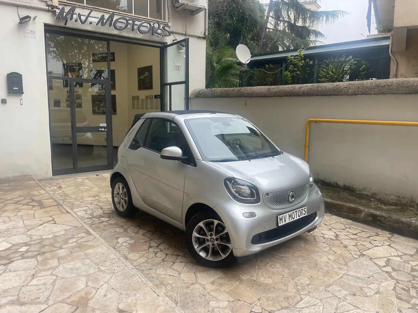 smart forTwo Cabrio 1.0 Passion 71cv twinamic Argento - 1