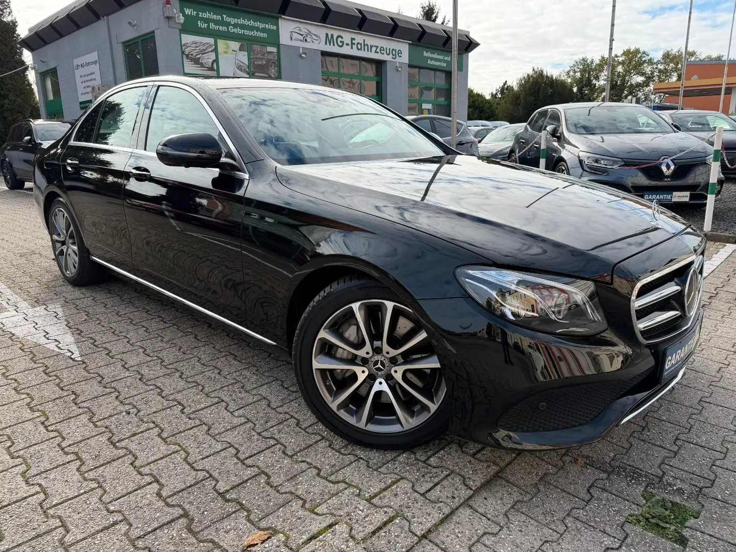 Mercedes-Benz E 300 Lim. E 300 AVANTGARDE COMMAND LEDER KAMERA ACC Noir - 2