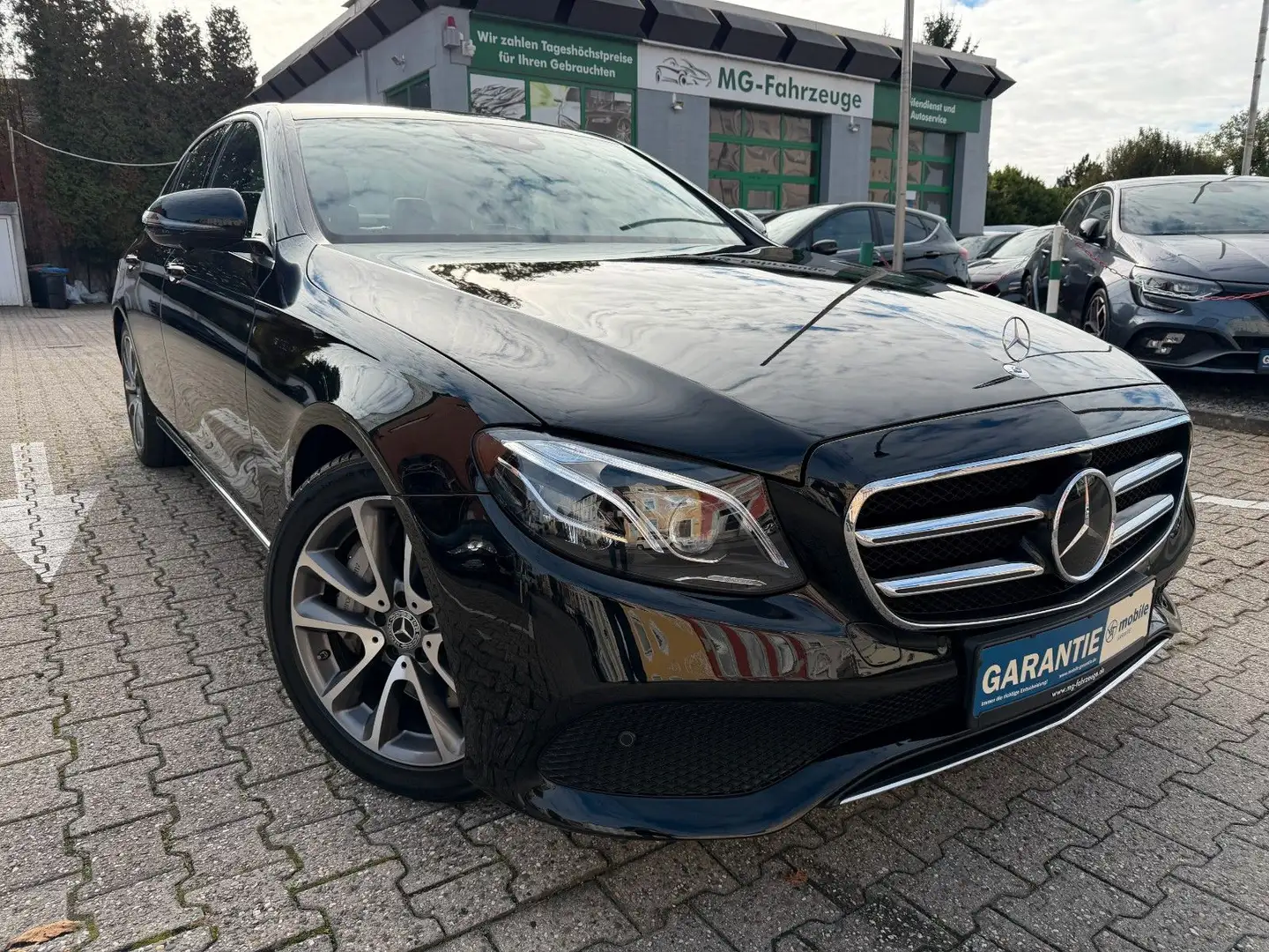 Mercedes-Benz E 300 Lim. E 300 AVANTGARDE COMMAND LEDER KAMERA ACC Noir - 1