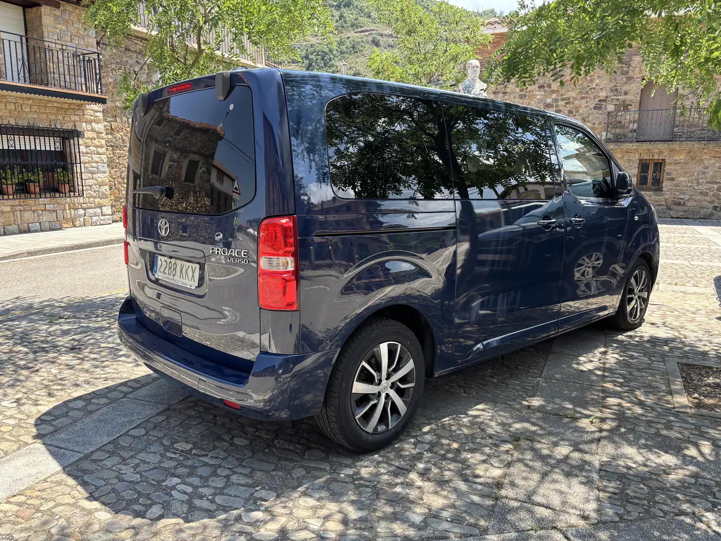 Toyota Proace 2,0-l-D-4D L1 (7-Si.) Autm. Verso Executive - 2