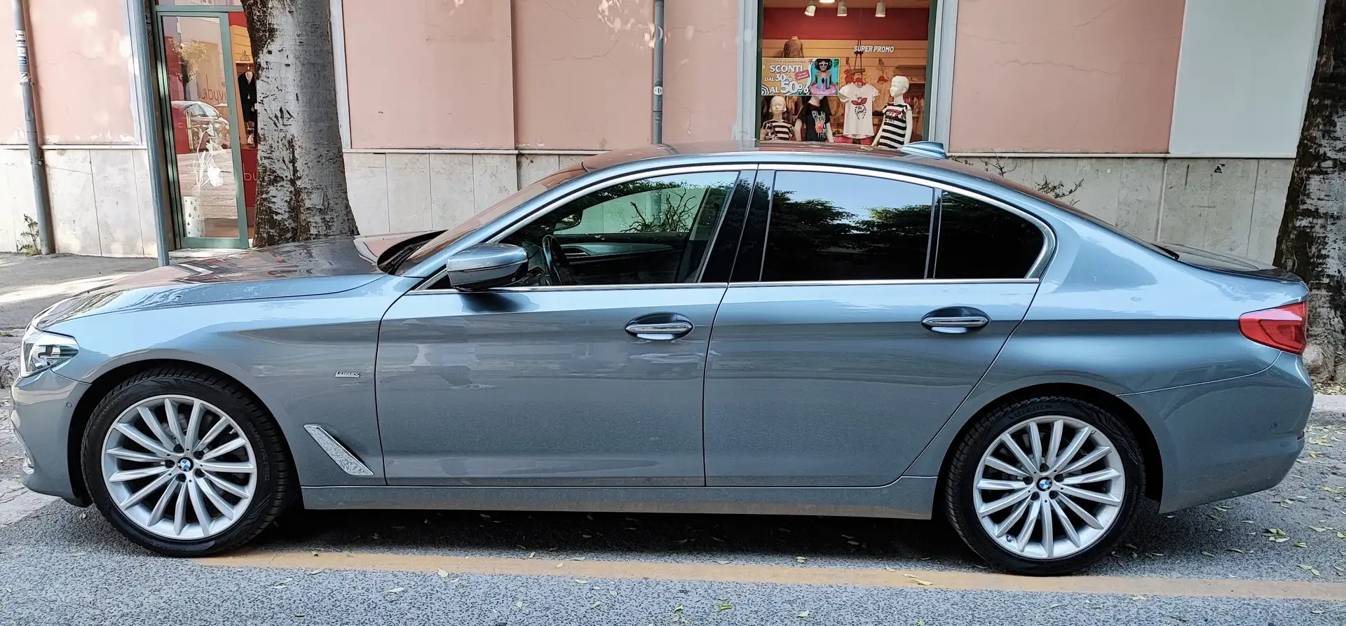 BMW 520 520d xdrive Luxury auto - 1