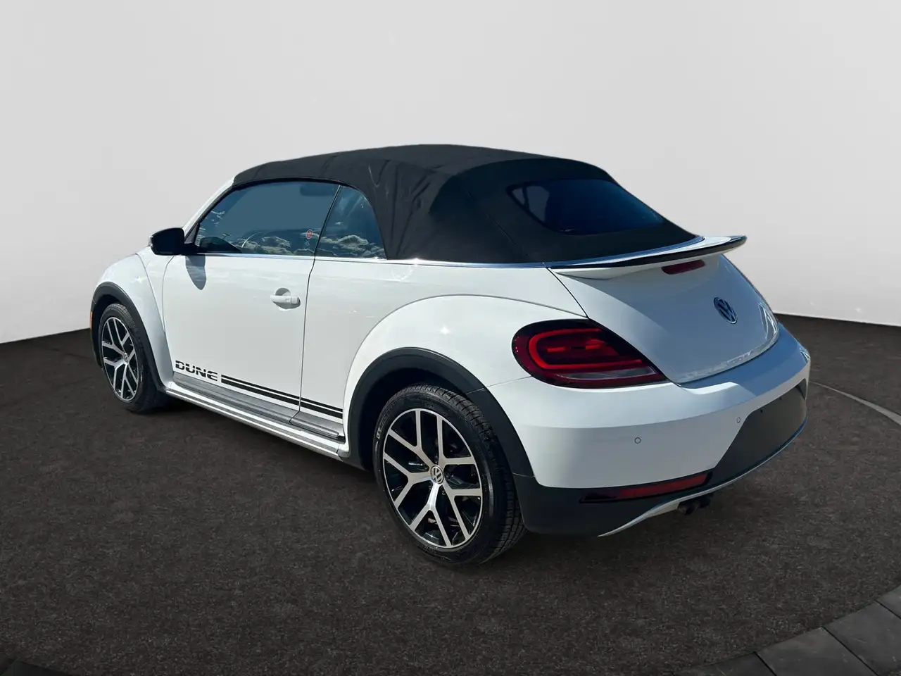 Volkswagen Beetle снимка Volkswagen Beetle