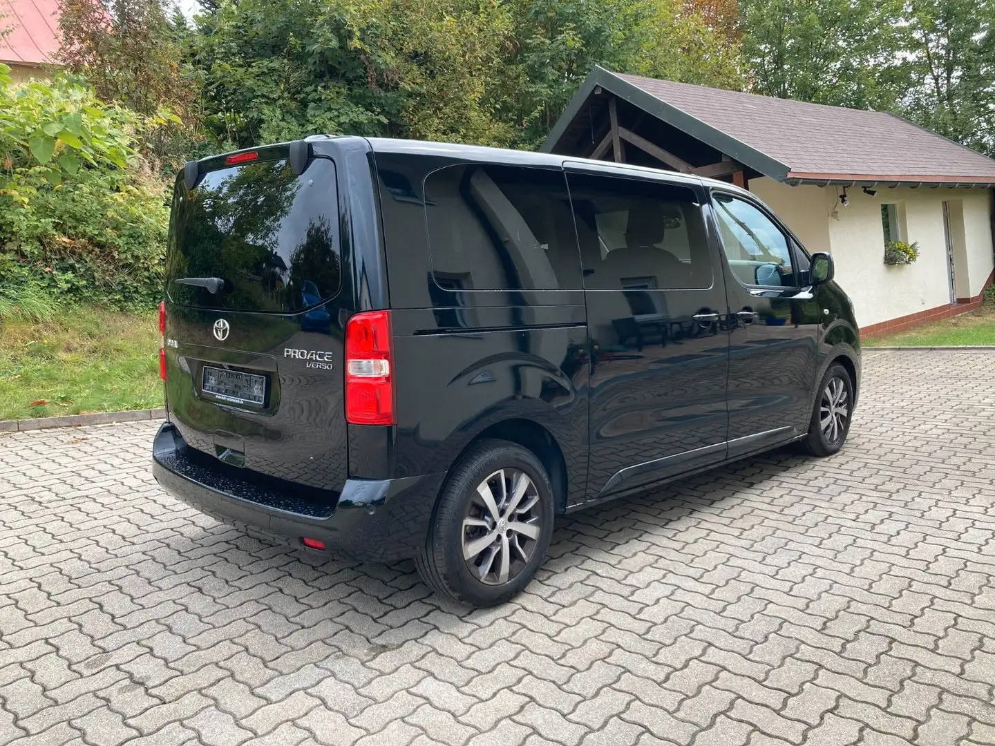 Toyota Proace Verso L1 Shuttle Plus Schwarz - 2