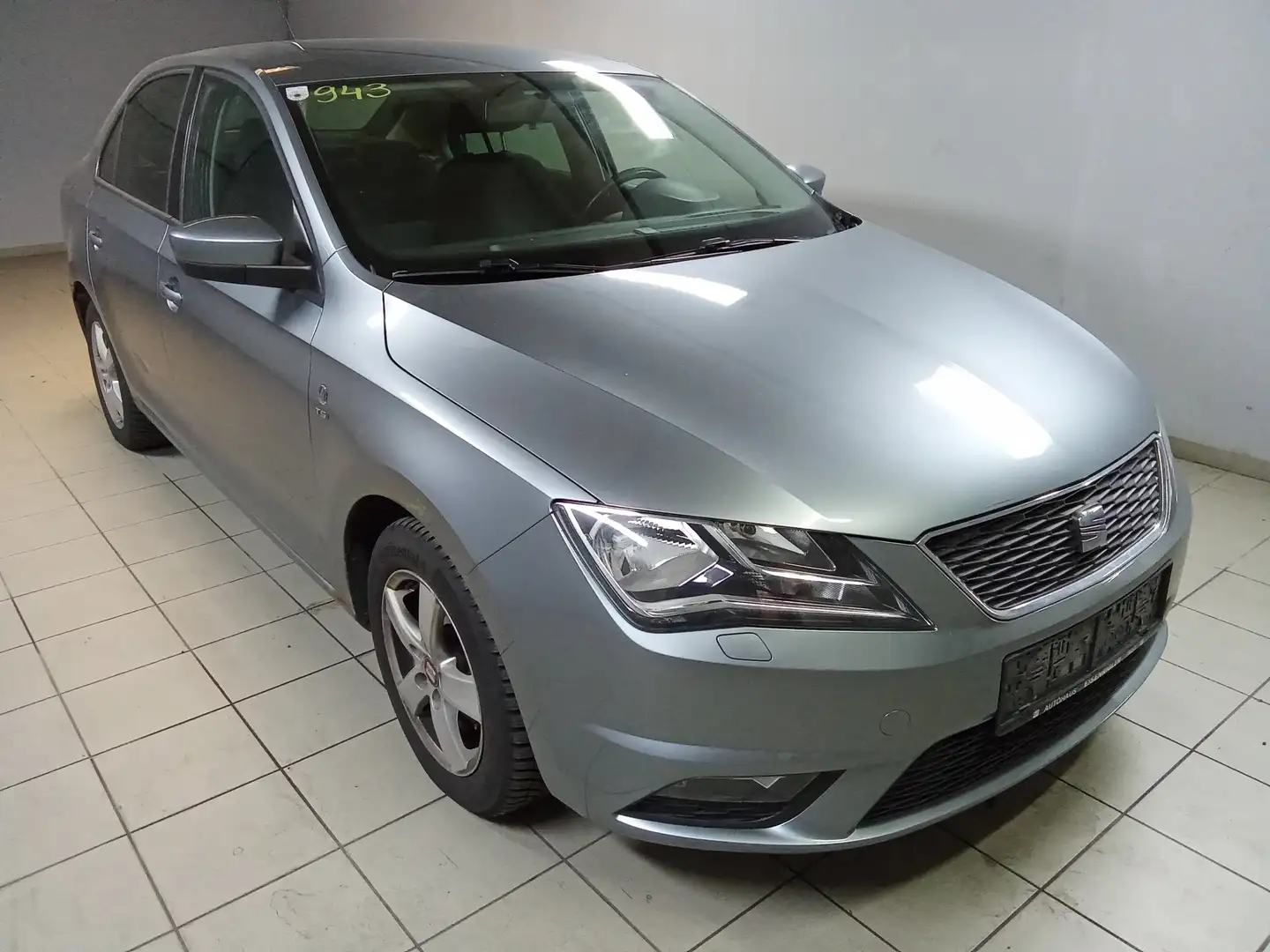 SEAT Toledo 1.2 TSI Reference Grau - 2