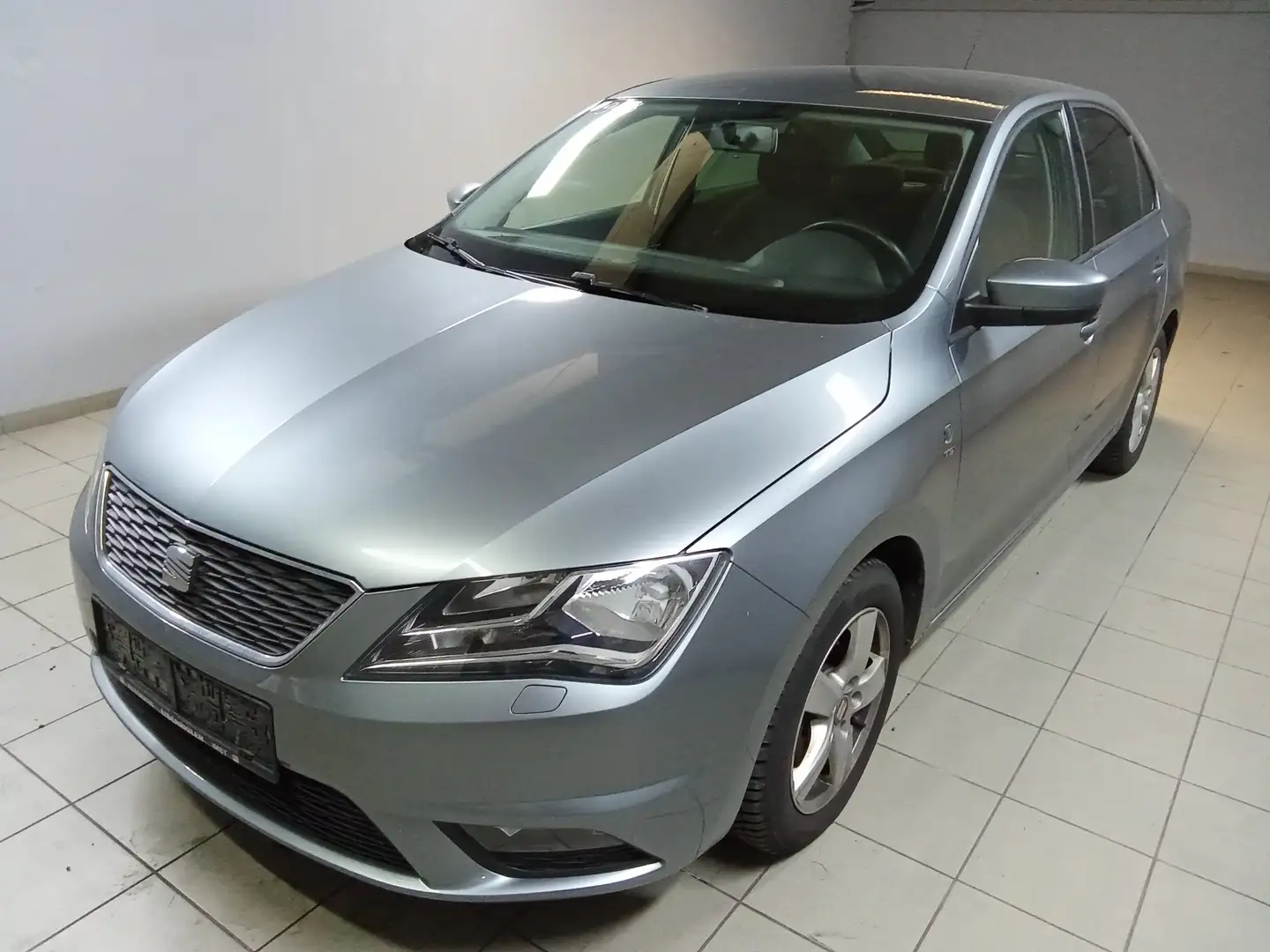 SEAT Toledo 1.2 TSI Reference Grau - 1