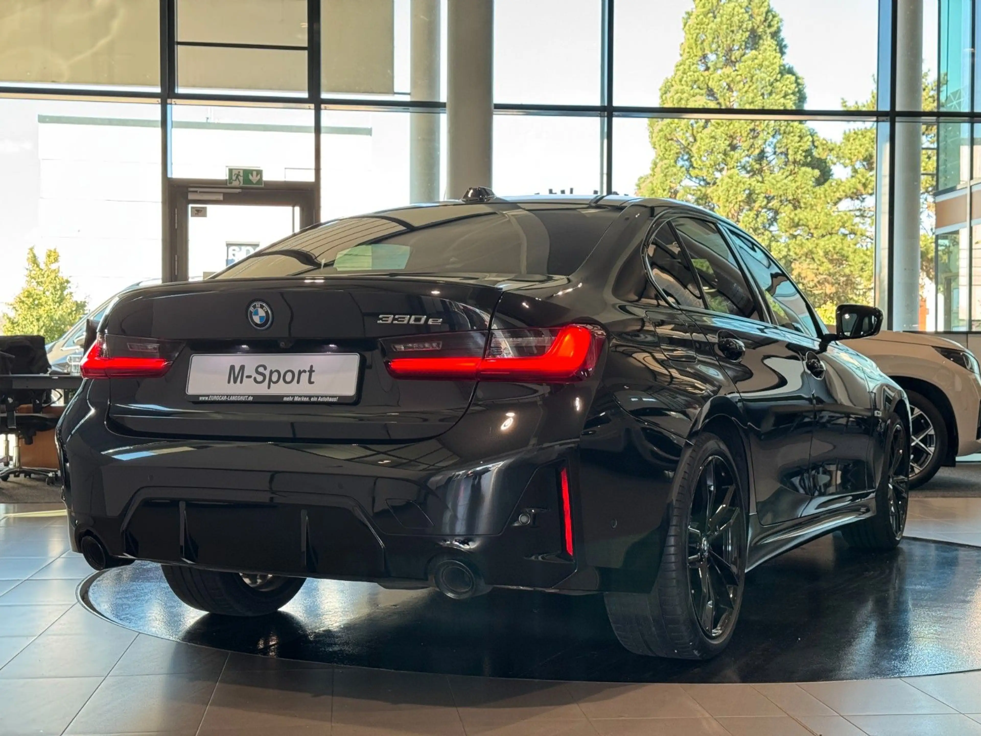 BMW 330 e Lim. M-Sport Pro Curved Carbon Innov.-Paket — photo 2