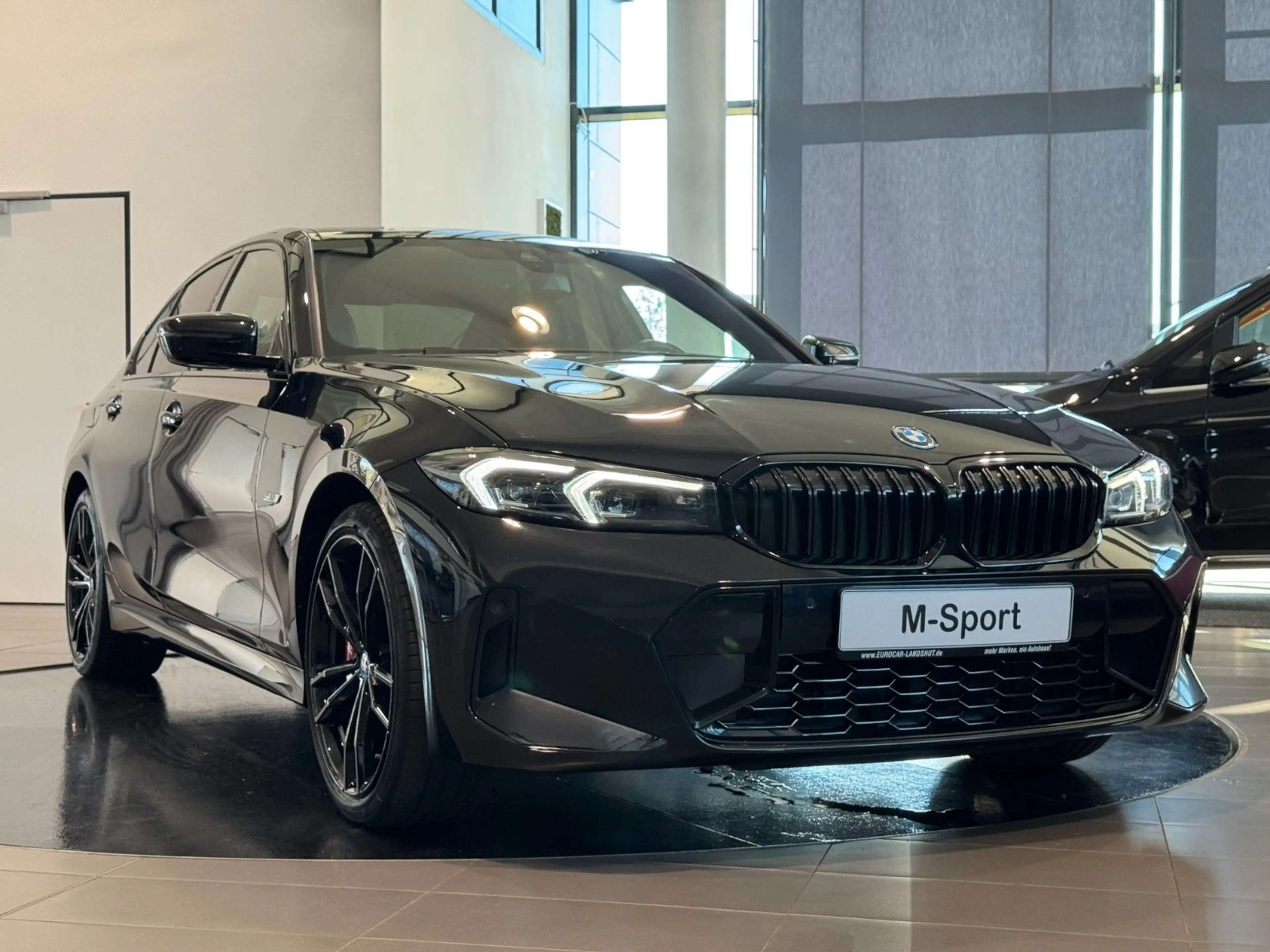 BMW 330 e Lim. M-Sport Pro Curved Carbon Innov.-Paket — photo 3
