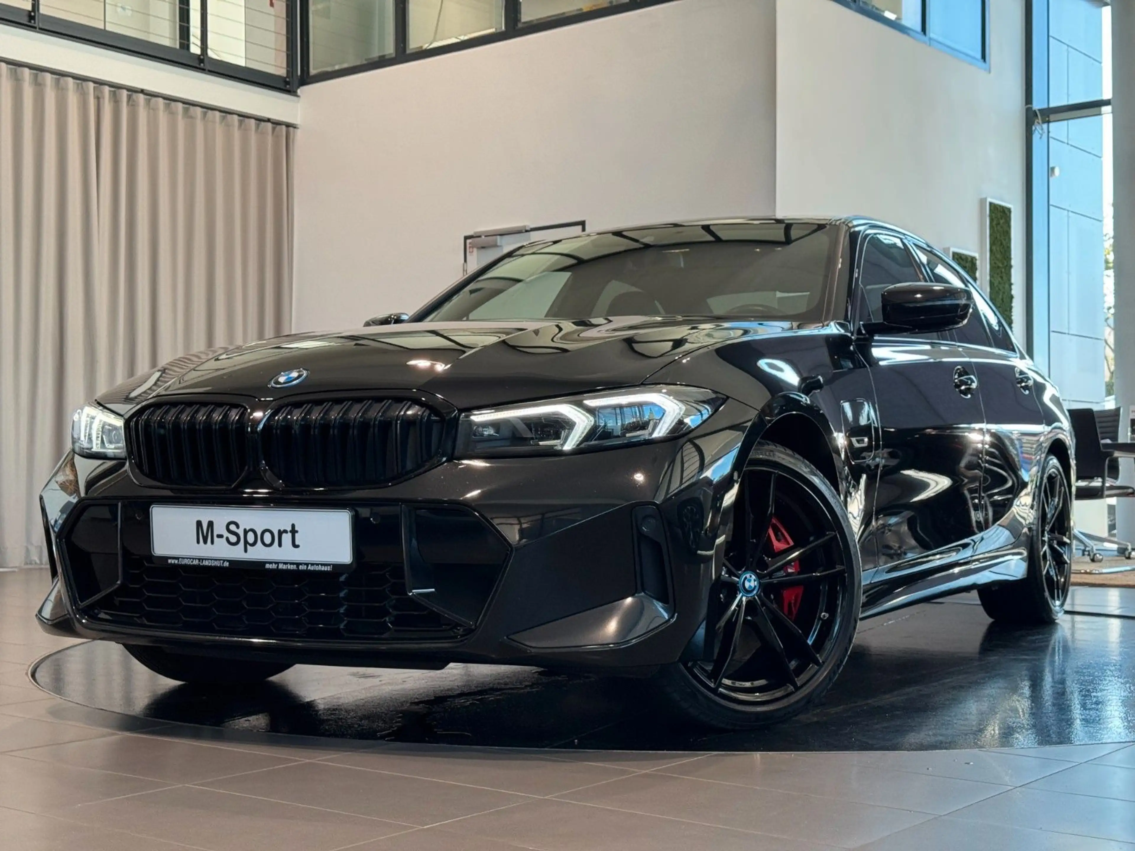 BMW 330 e Lim. M-Sport Pro Curved Carbon Innov.-Paket
