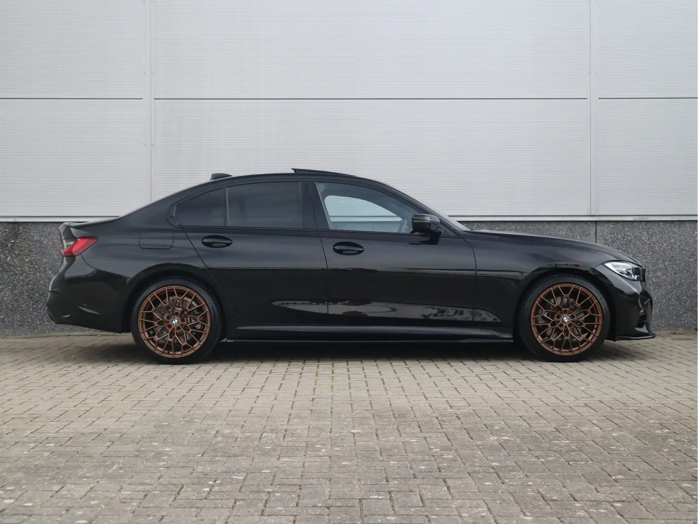BMW 3-serie M-Sport 19inch / SOH91% / Glazen dak / HiF Nero - 2