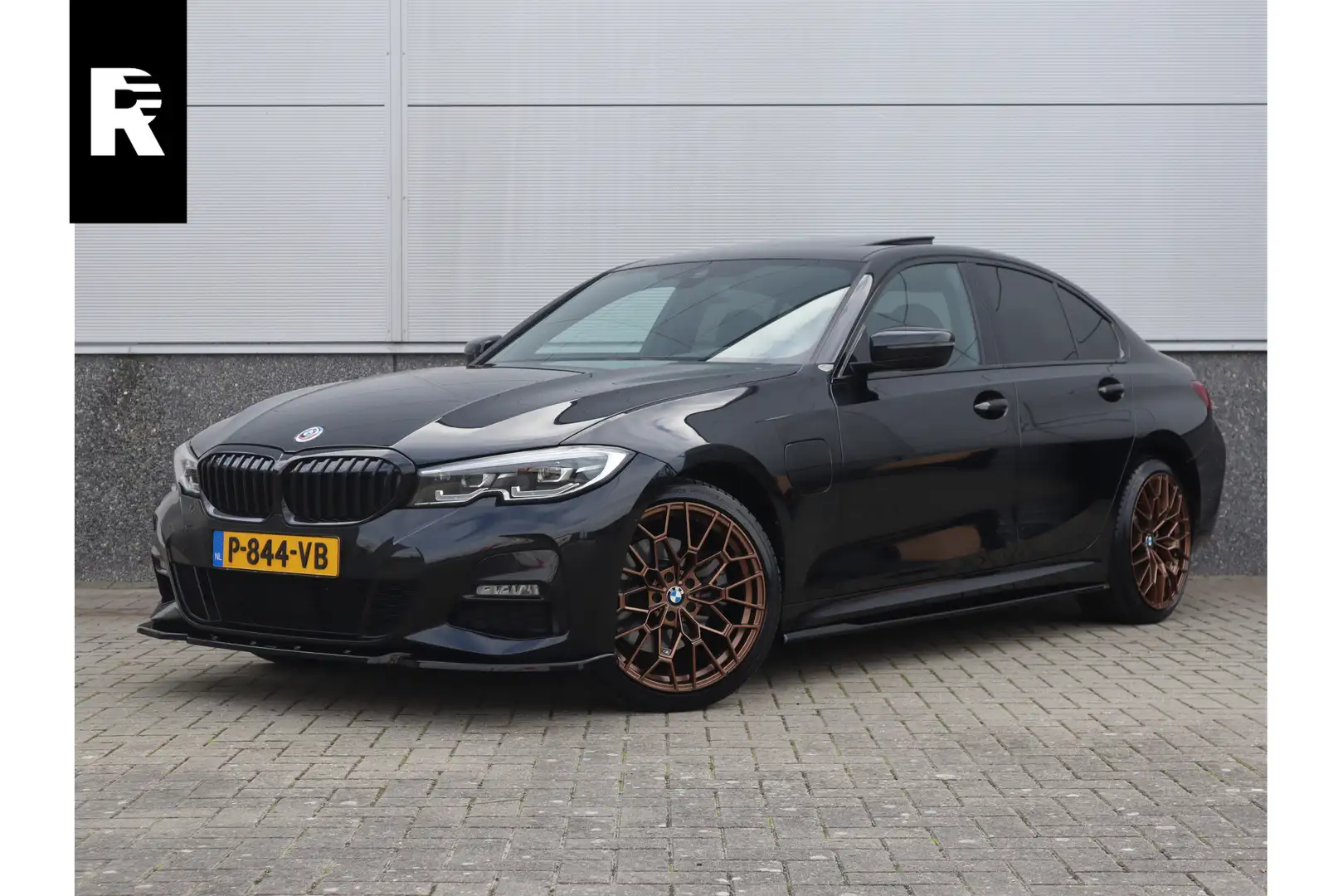 BMW 3-serie M-Sport 19inch / SOH91% / Glazen dak / HiF Nero - 1