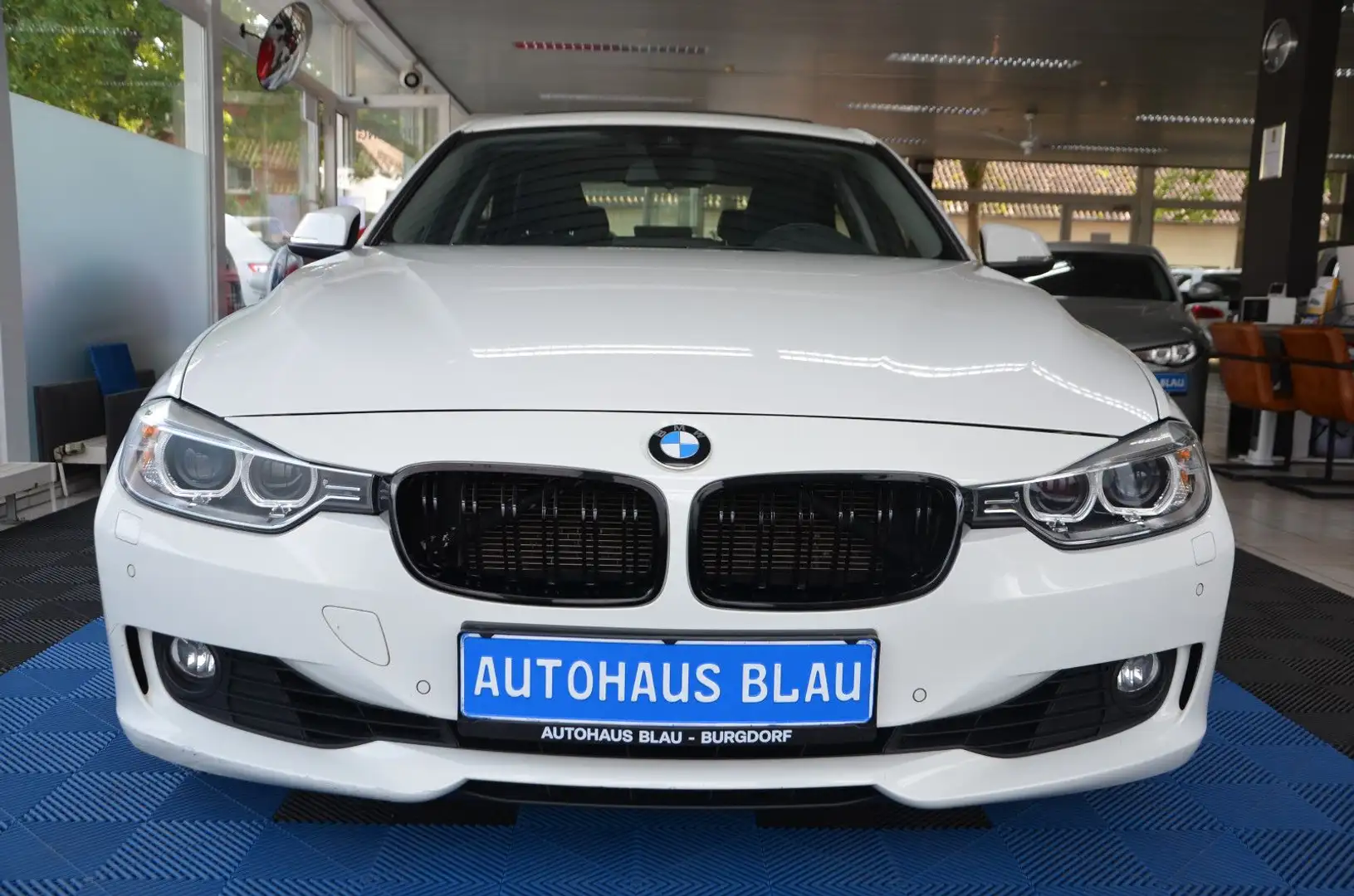 BMW 330 d Lim. *AUTOMATIK*LEDER*NAVI*GSD*XENON*2.HAND Blanc - 2