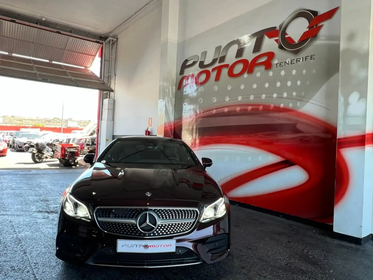Mercedes-Benz E 300 de Marrón - 2