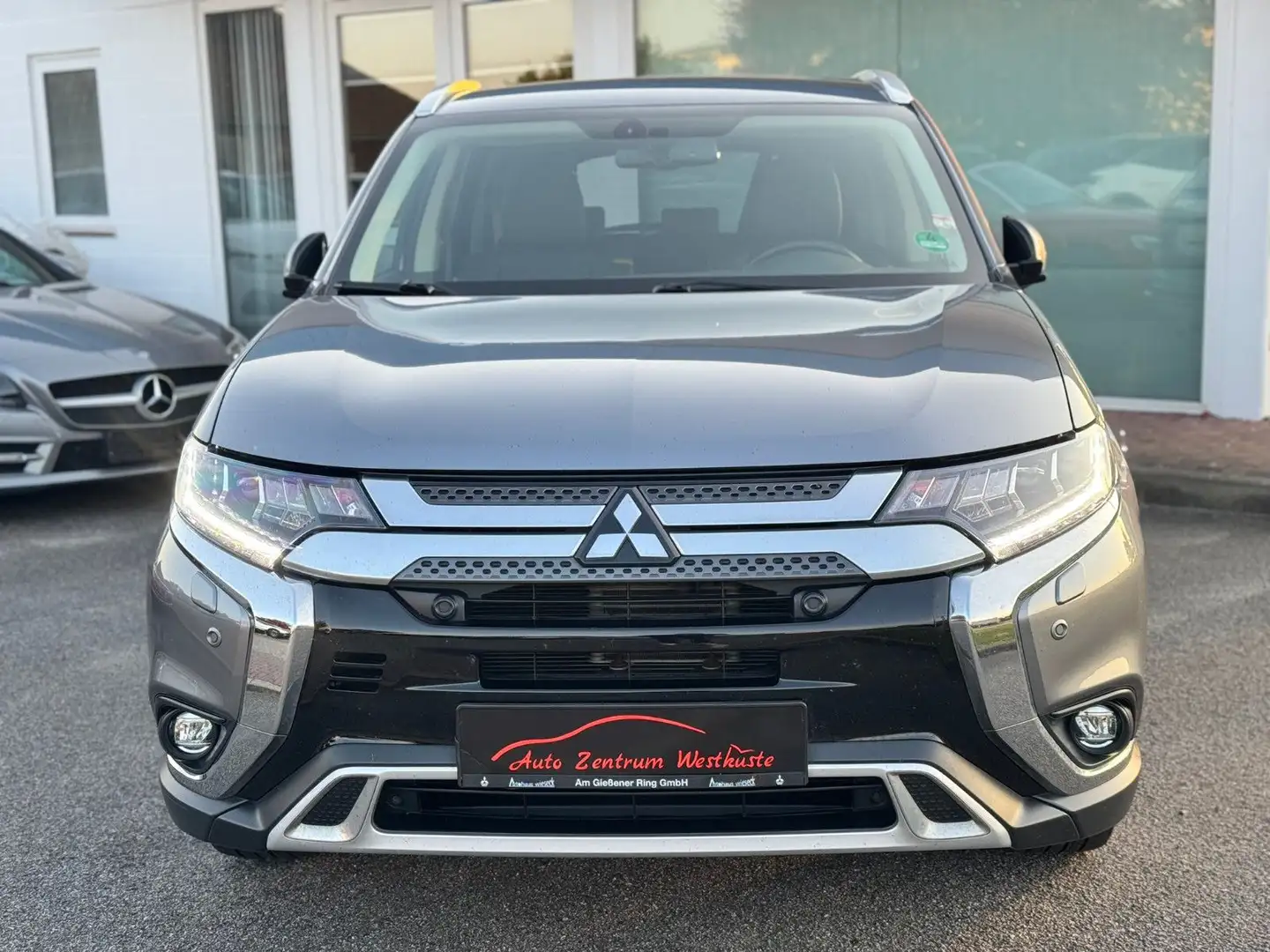 Mitsubishi Outlander 2.0 Edition 100 4WD AHK Navi Kamera Gris - 2