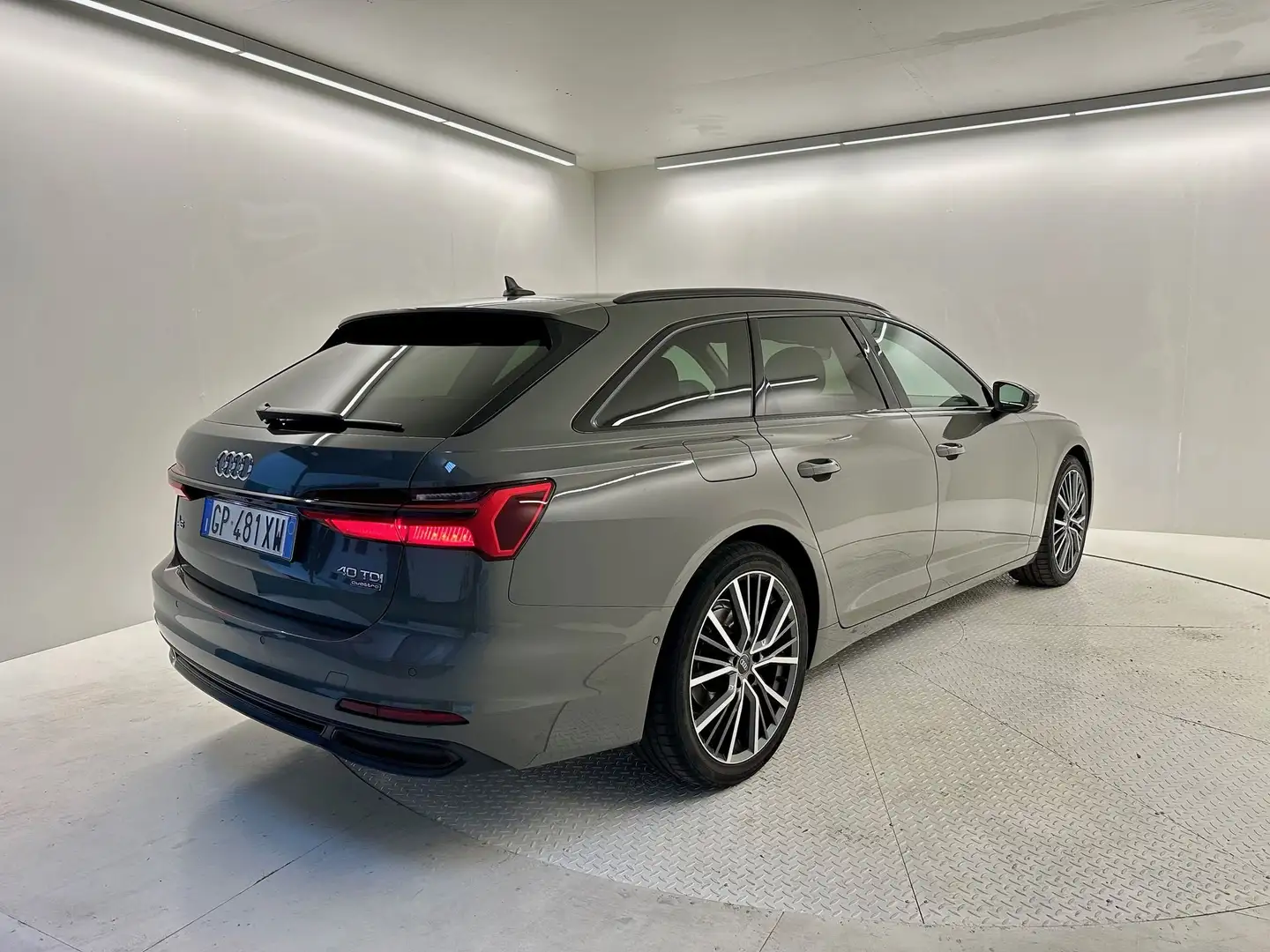 Audi A6 Avant 40 2.0 TDI quattro ultra S tronic Business Gris - 2