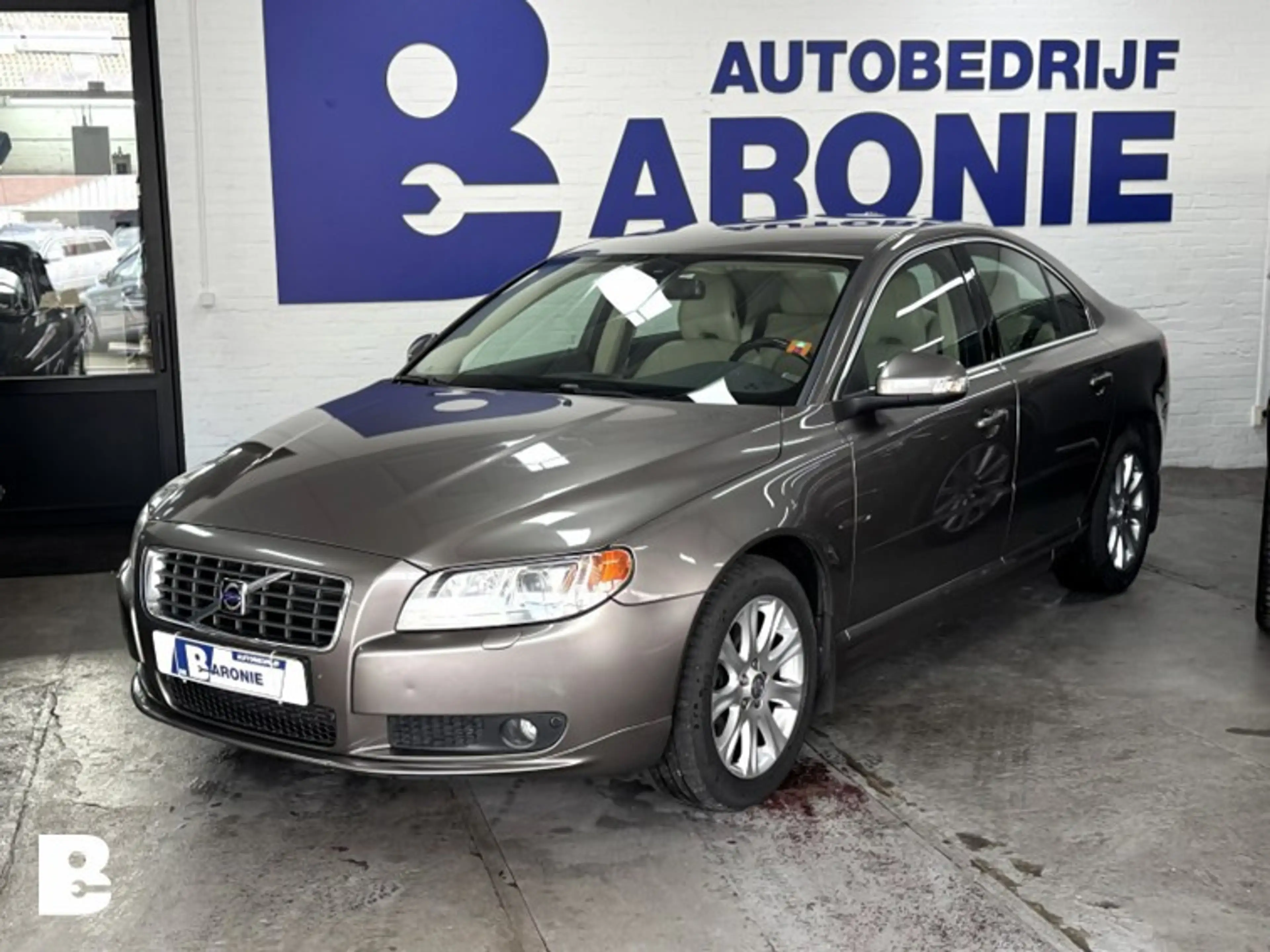 Volvo S80 2.5 T Summum, xenon — photo 3