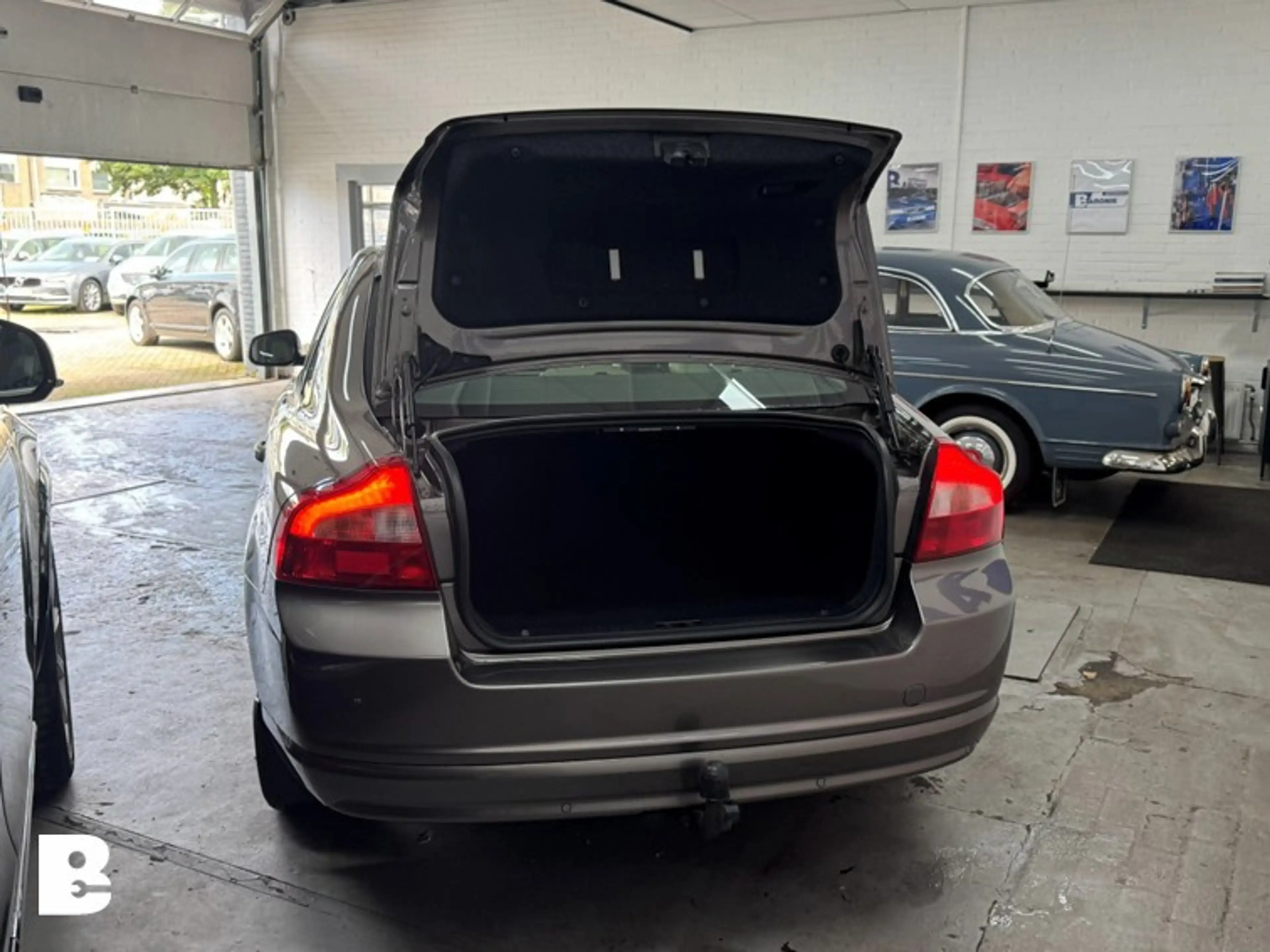 Volvo S80 2.5 T Summum, xenon — photo 14