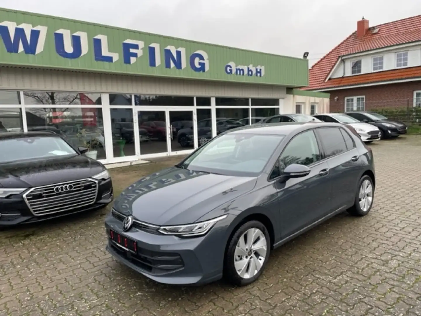 Volkswagen Golf 1.5 TSI Life, RFK, Keyless, Licht+Winterpak Šedá - 2