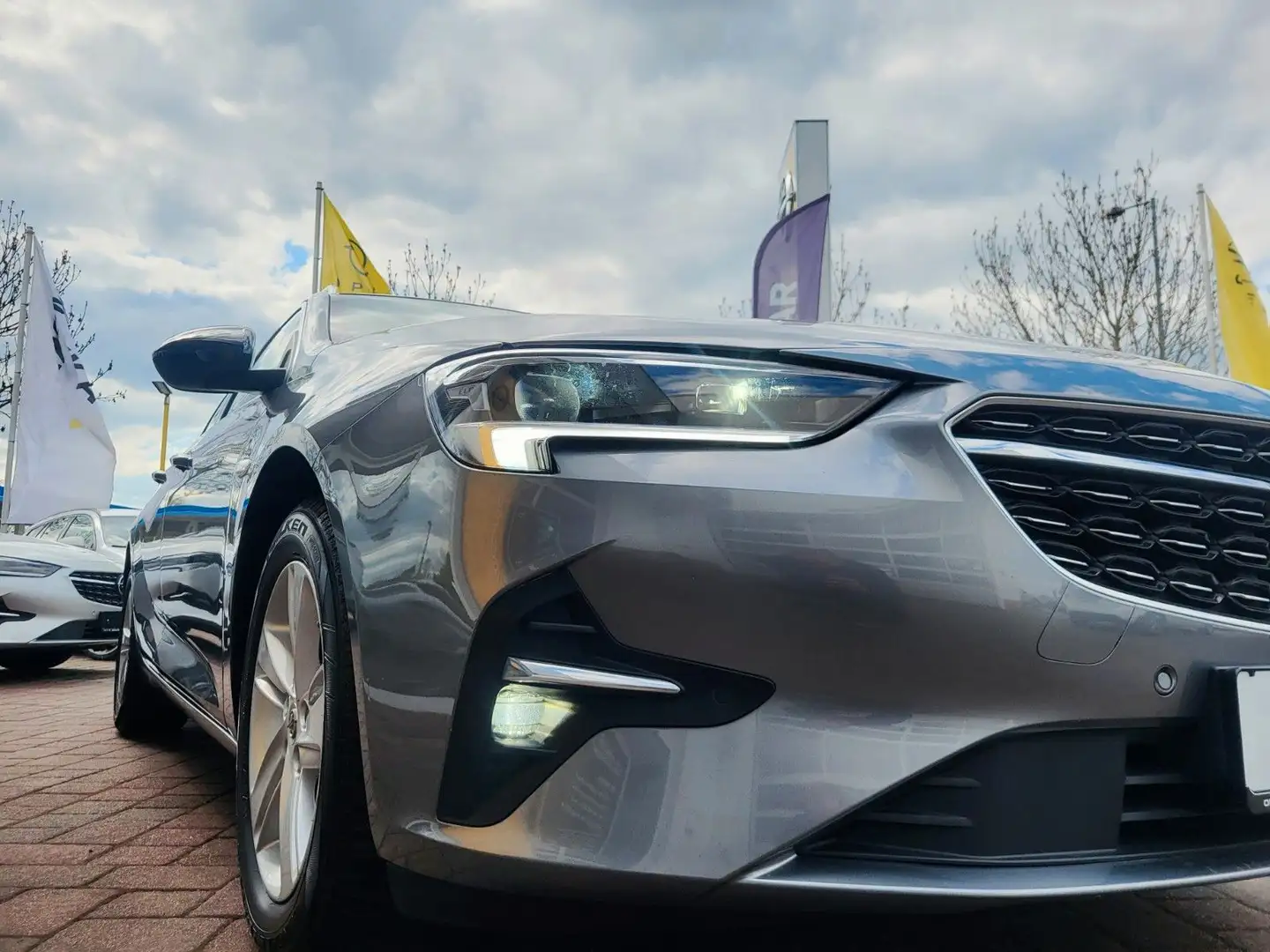 Opel Insignia B ST 2.0T Automatik Premium "Elegance" Grau - 2