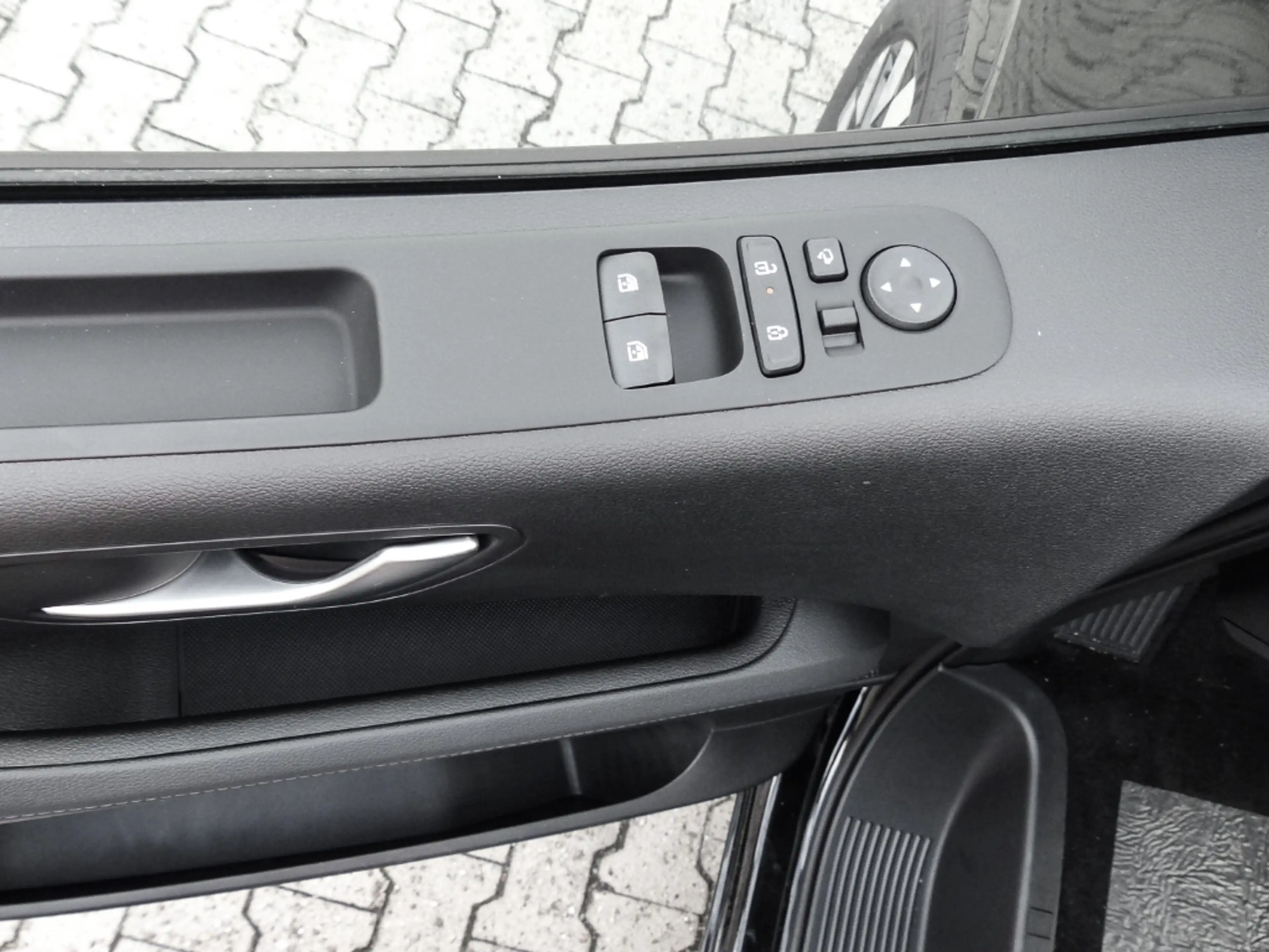 Hyundai STARIA Signature Hybrid 2WD 1.6 T-GDI EU6e 7-Sitzer — photo 15