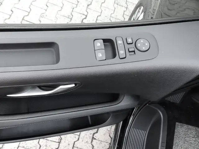 Hyundai Staria view 15