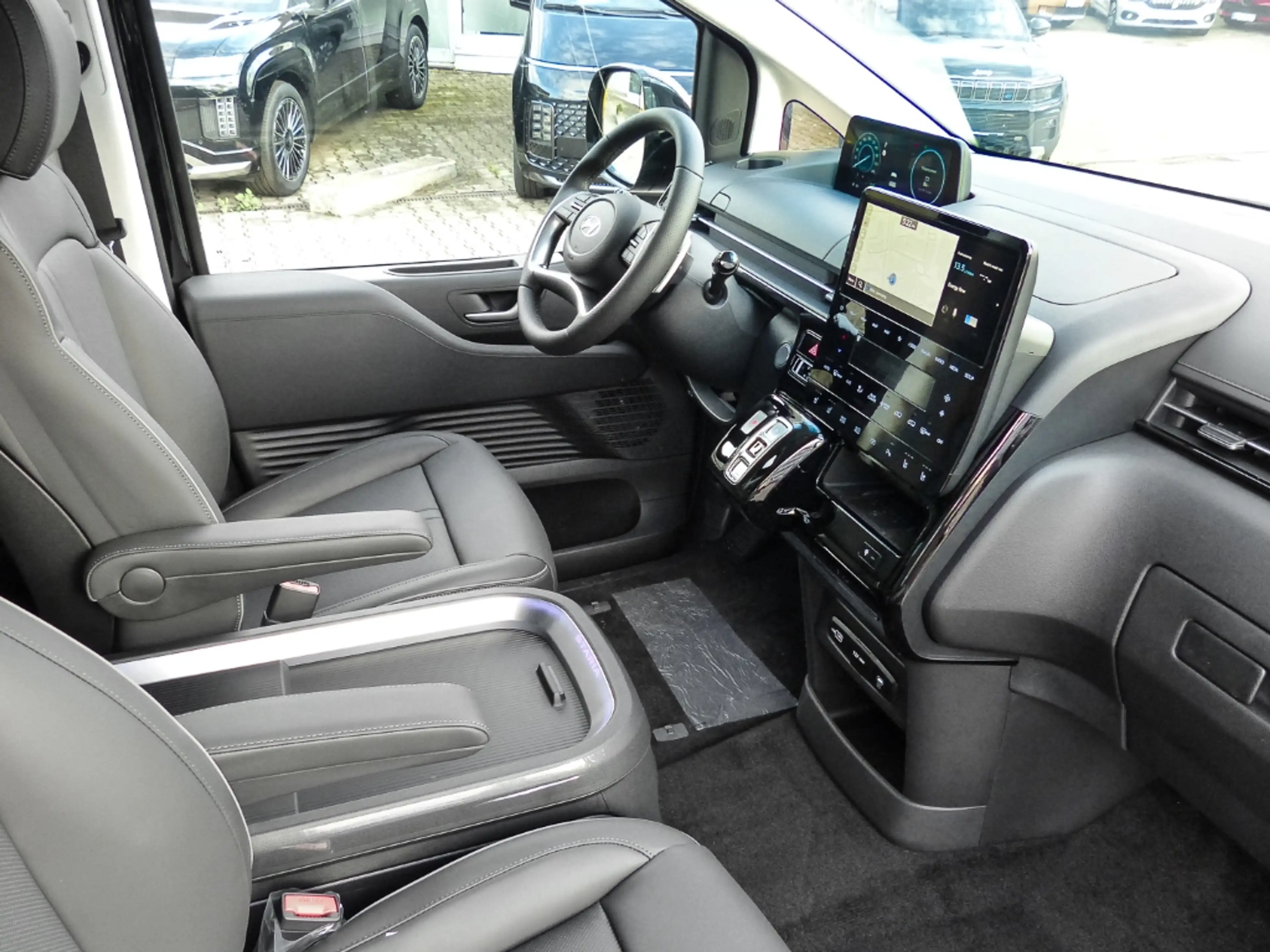 Hyundai STARIA Signature Hybrid 2WD 1.6 T-GDI EU6e 7-Sitzer — photo 4