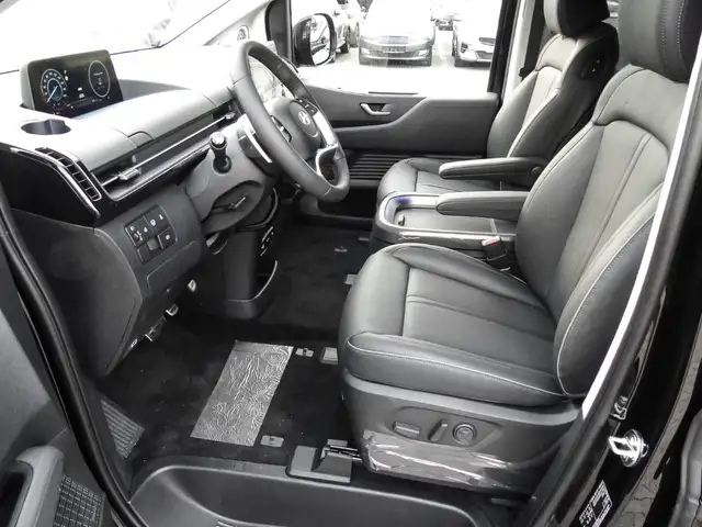 Hyundai Staria view 13